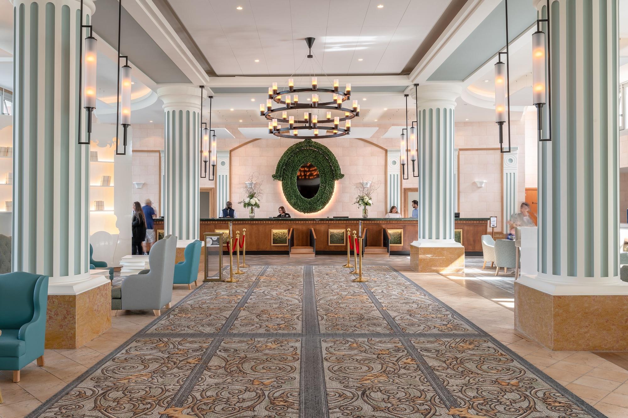 Vista Lobby Dream Castle Hotel
