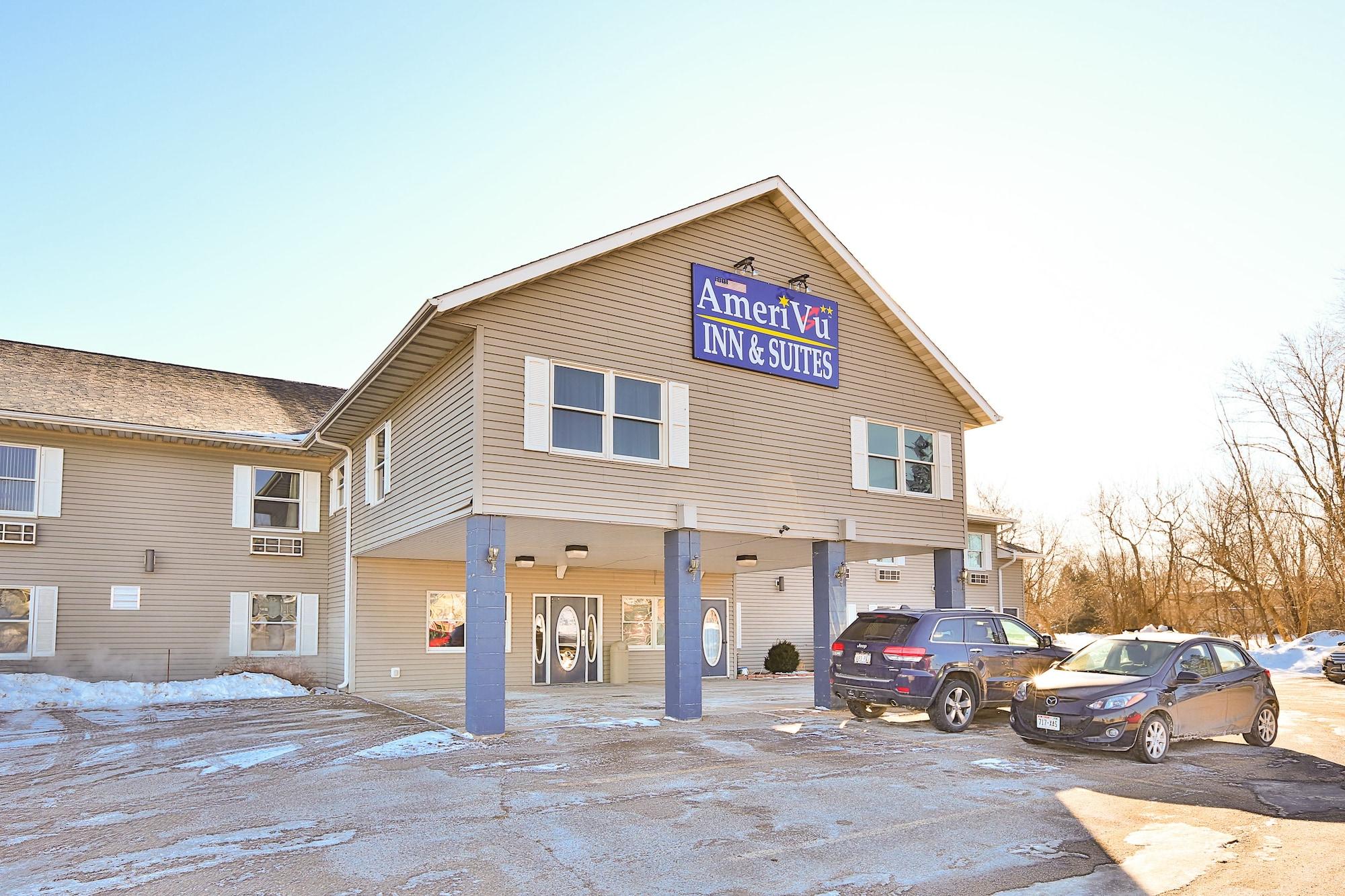 Vista Exterior Amerivu Inn And Suites New Richmond
