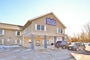 Alojamiento - Amerivu Inn And Suites New Richmond