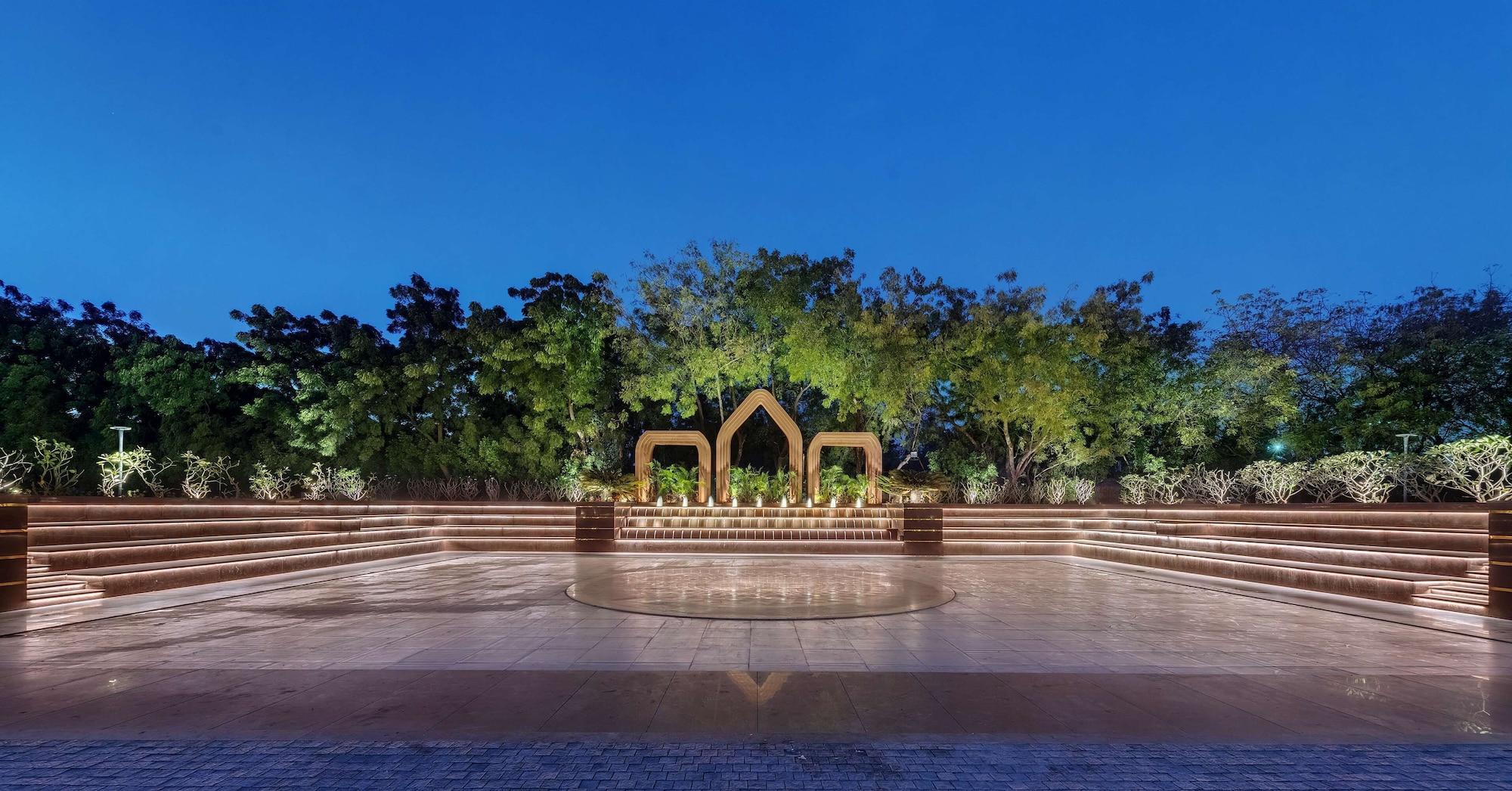 Vista Exterior Radisson Resort & Spa Kandla