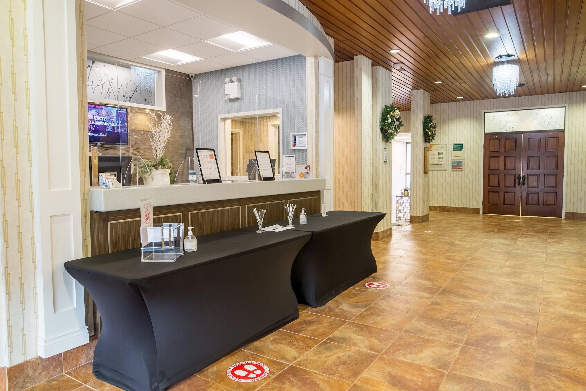 Vista Lobby Quality Inn & Suites Downtown