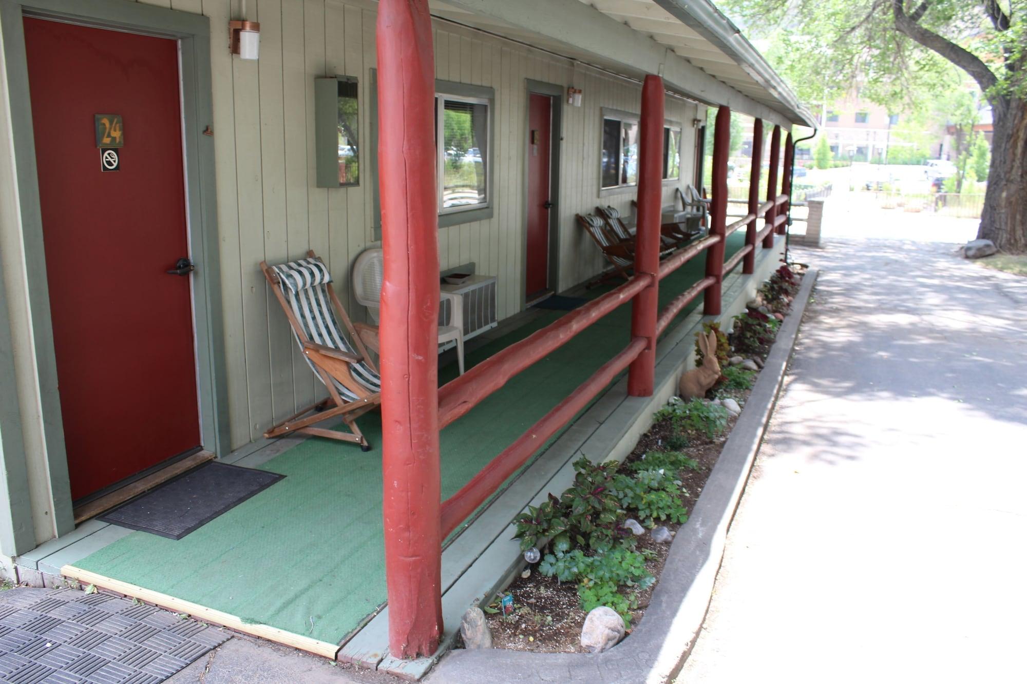Vista Exterior Wapiti Self-Service Lodge