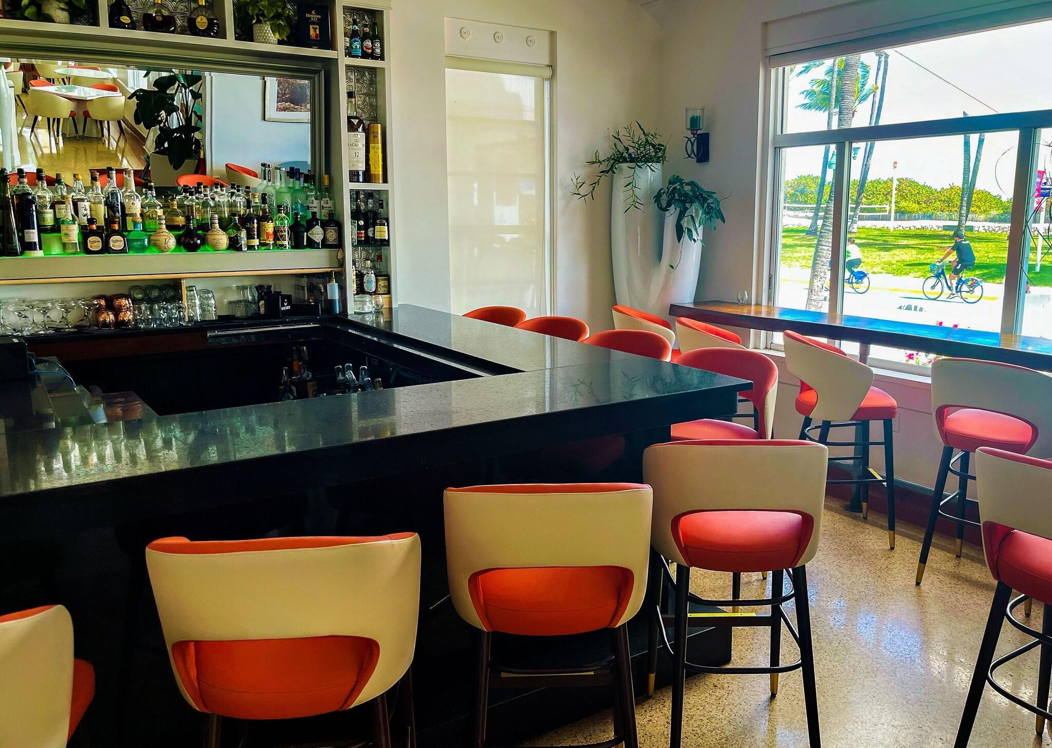 Bar/Salón Avalon Hotel
