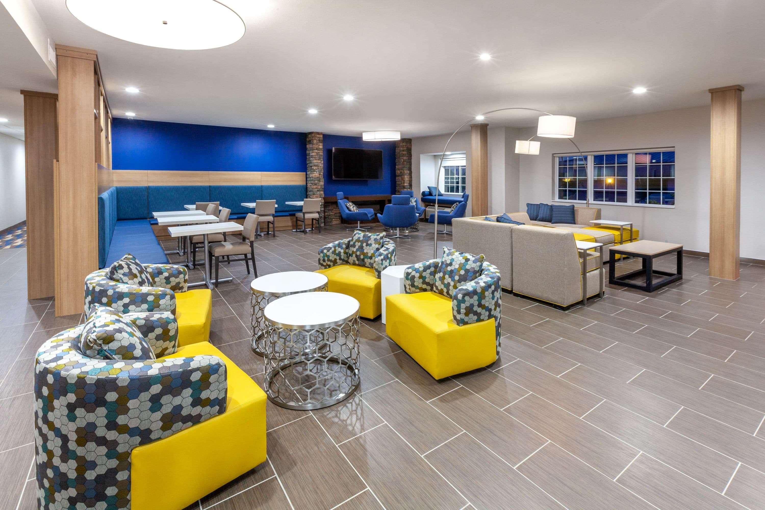 Vista Lobby Microtel Inn & Suites by Wyndham College Station