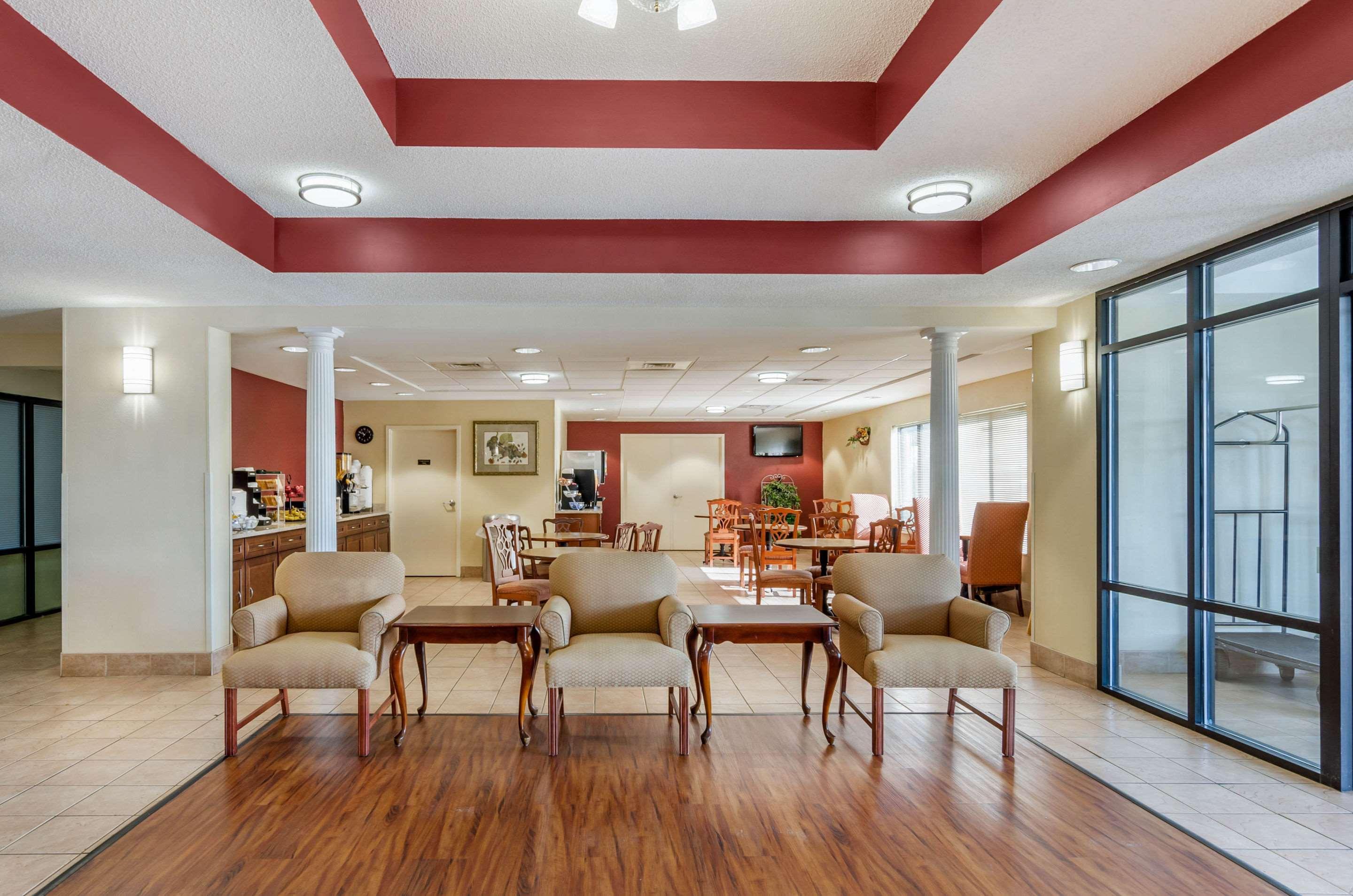Vista Lobby Comfort Inn & Suites Troutville-Roanoke North