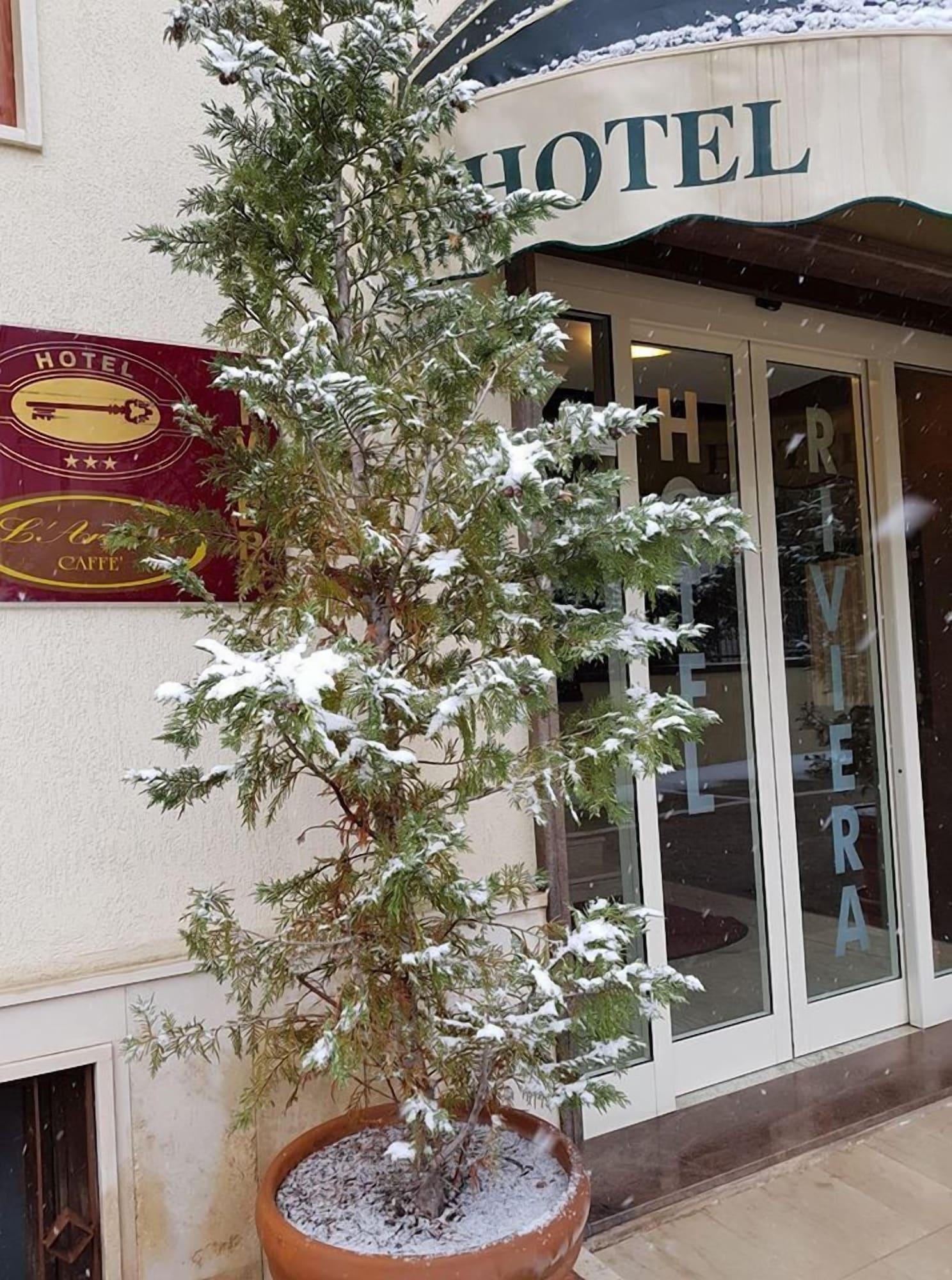 Vista Exterior Hotel Riviera