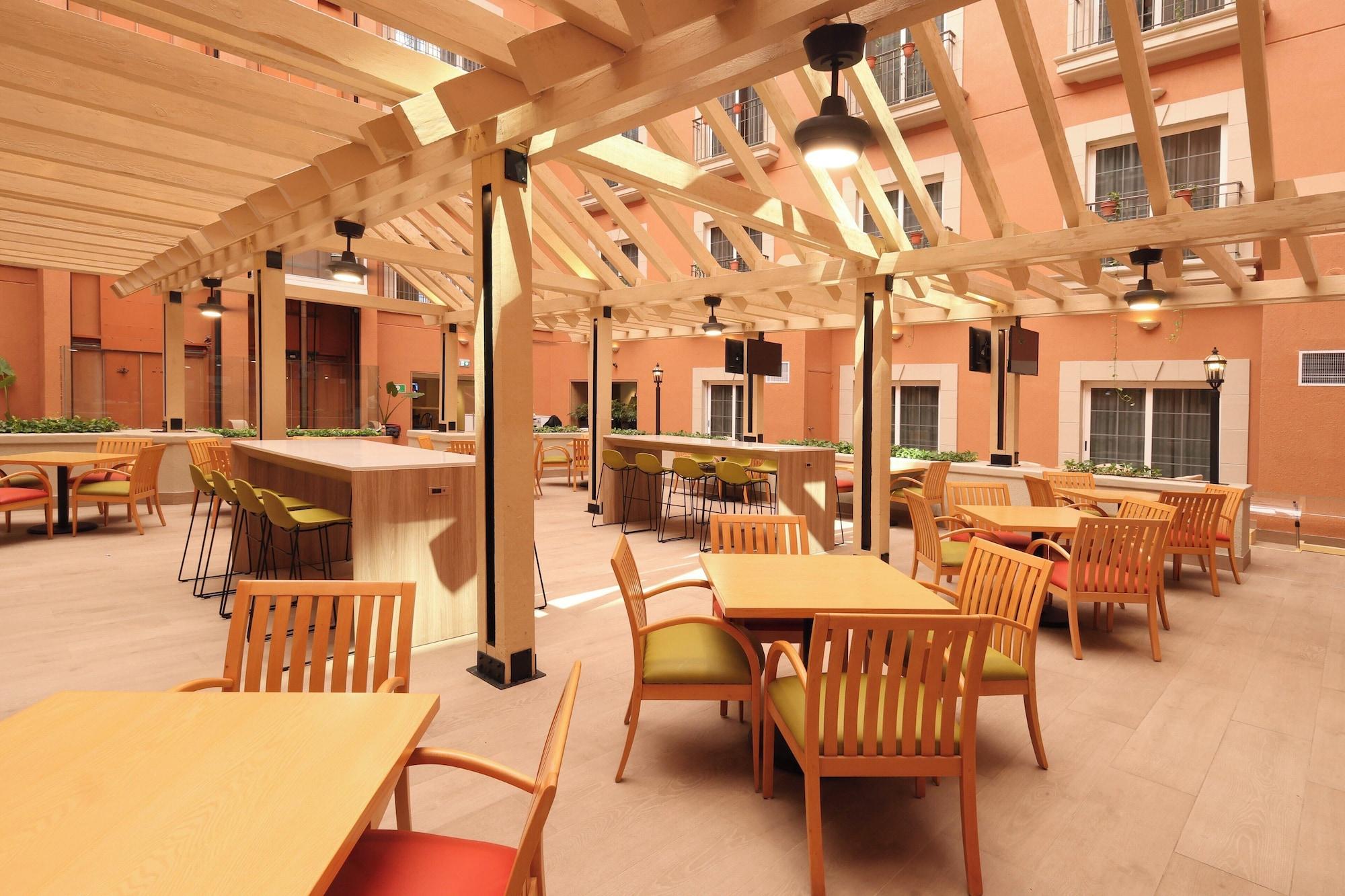 Restaurant Holiday Inn Express Monterrey Galerias by IHG
