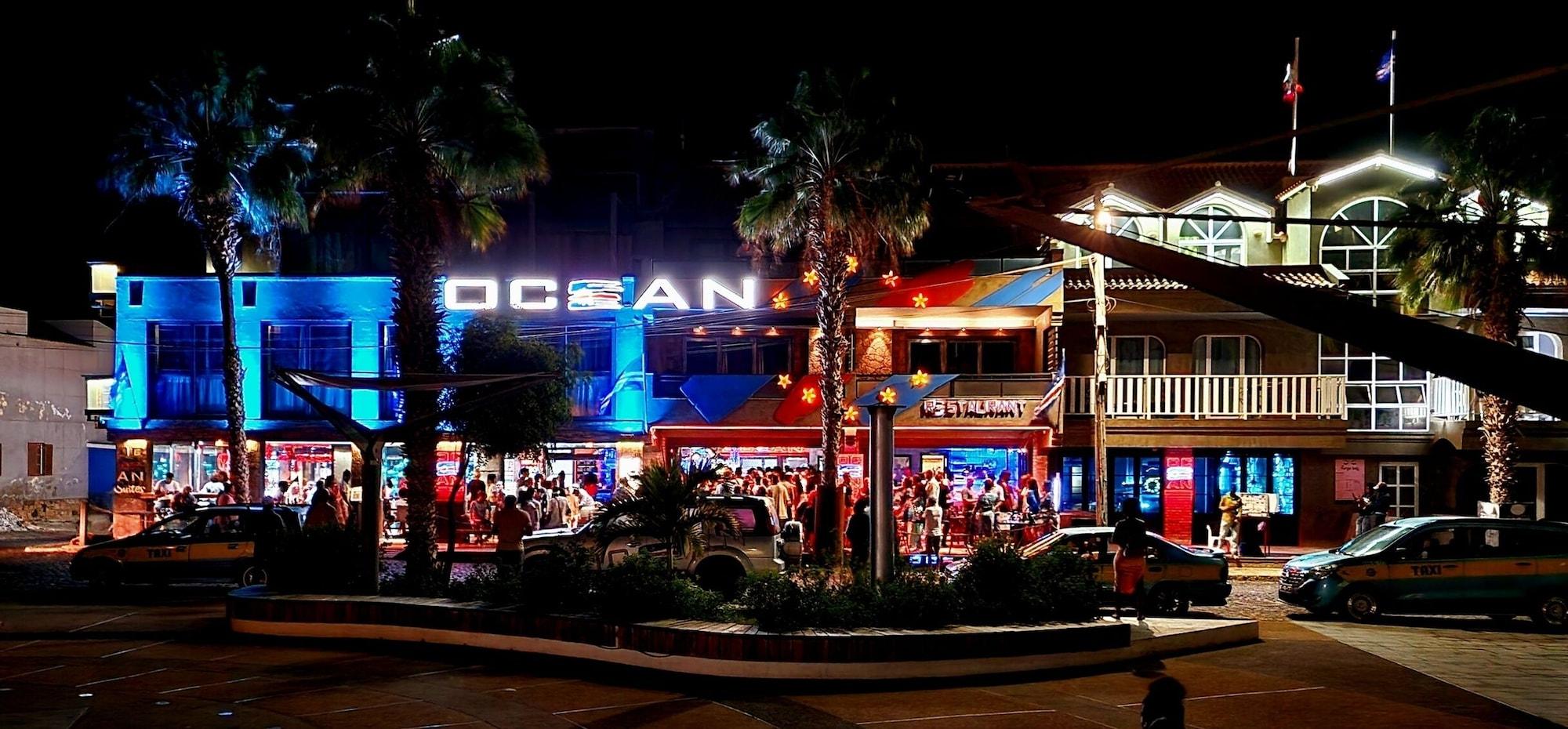 Vista Exterior Ocean Suites
