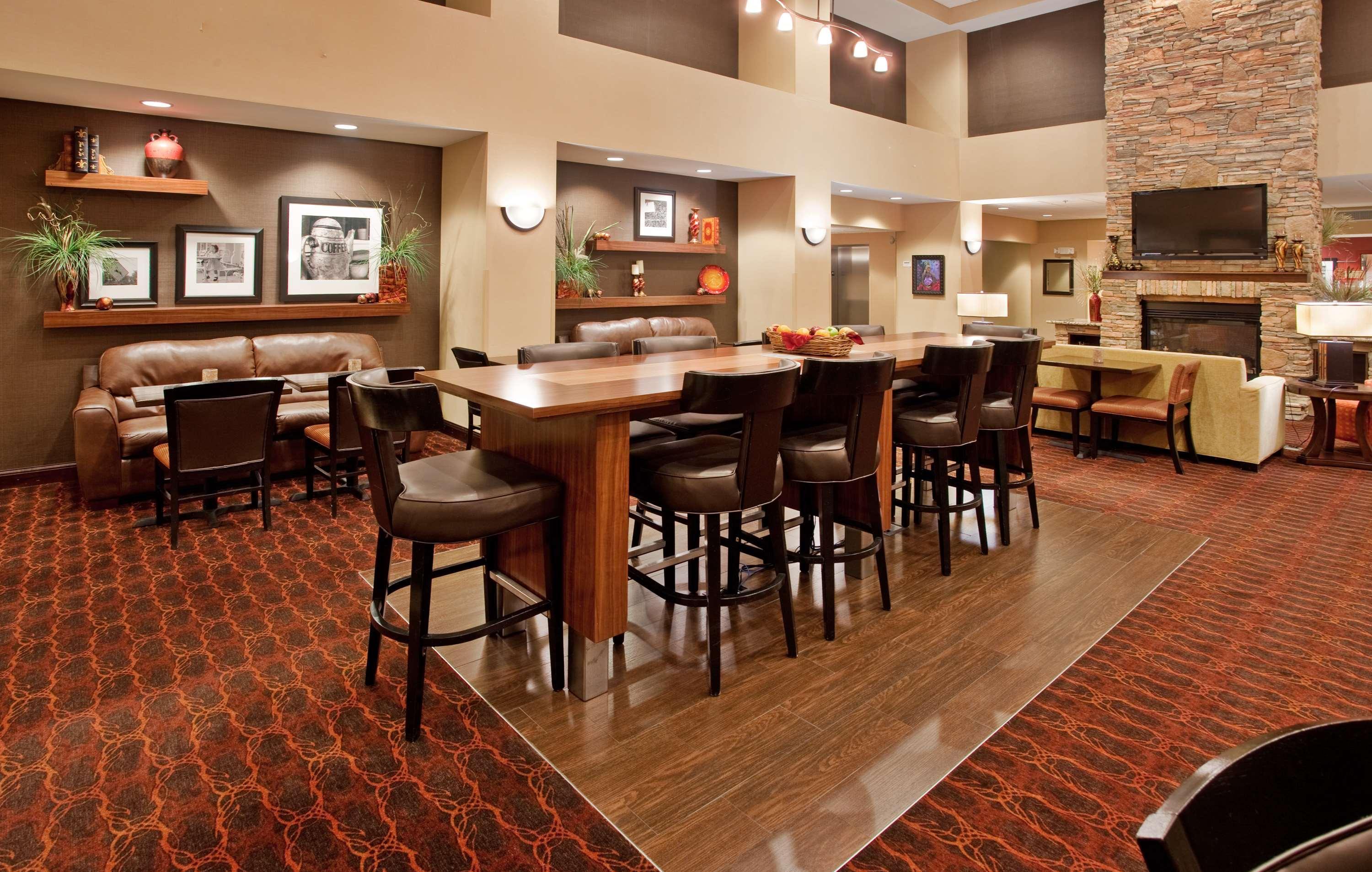 Vista Lobby Hampton Inn & Suites Watertown