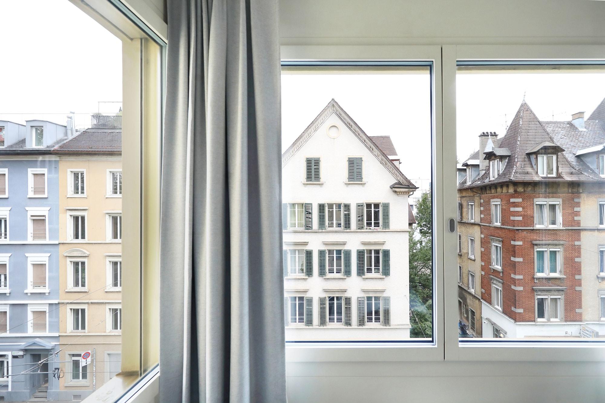 Varios Numa Zurich Turi