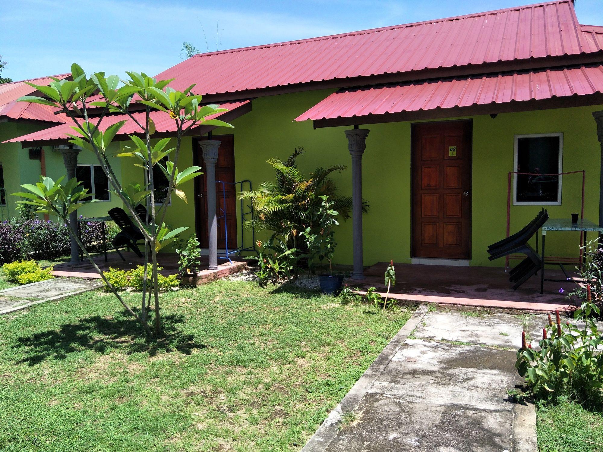 Varios Motel Aurora Damai