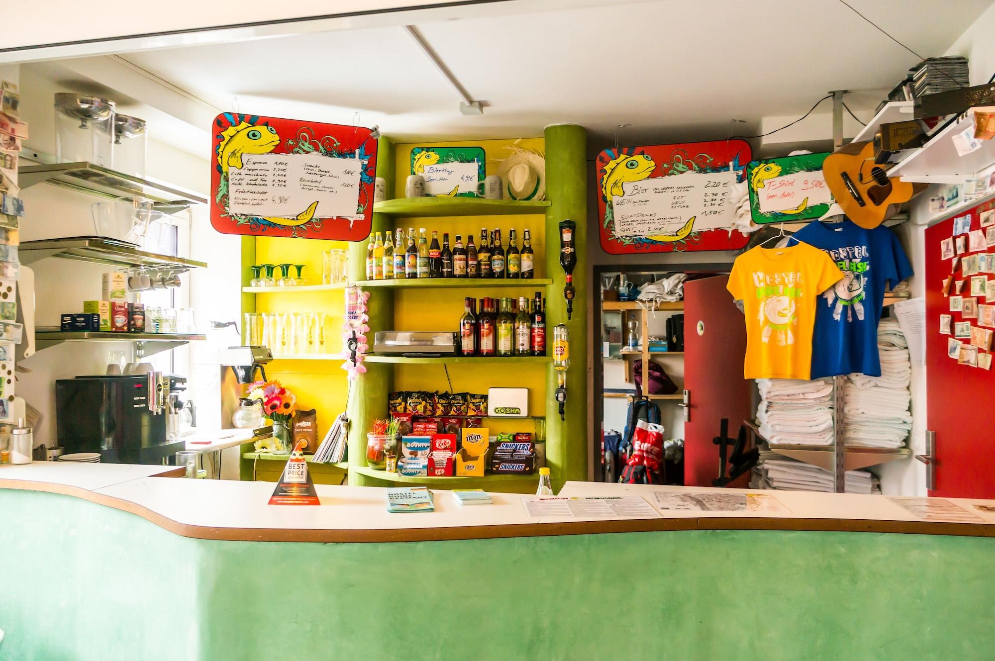 Bar/Salón Babelfish Hostel