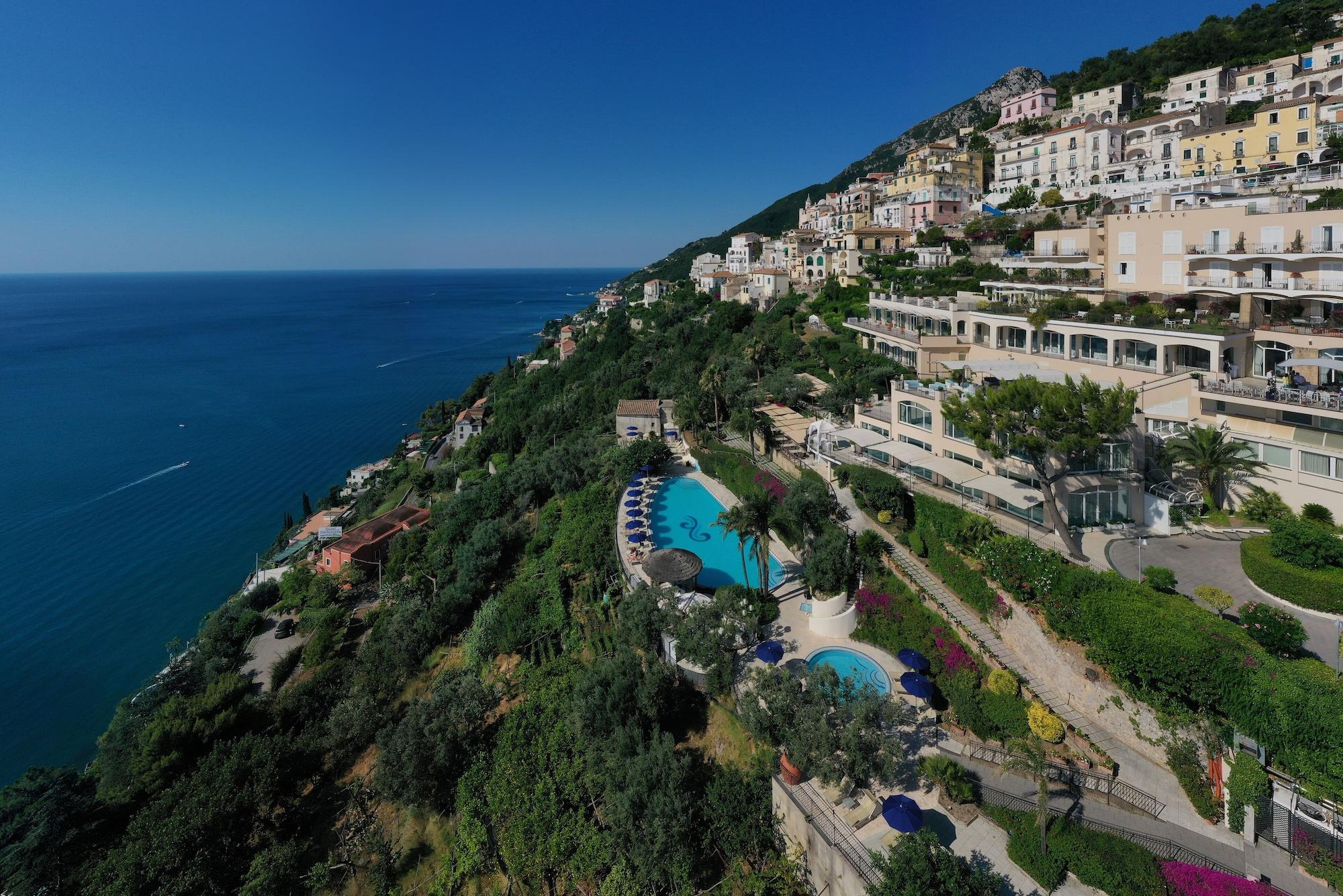 Vista Exterior Hotel Raito