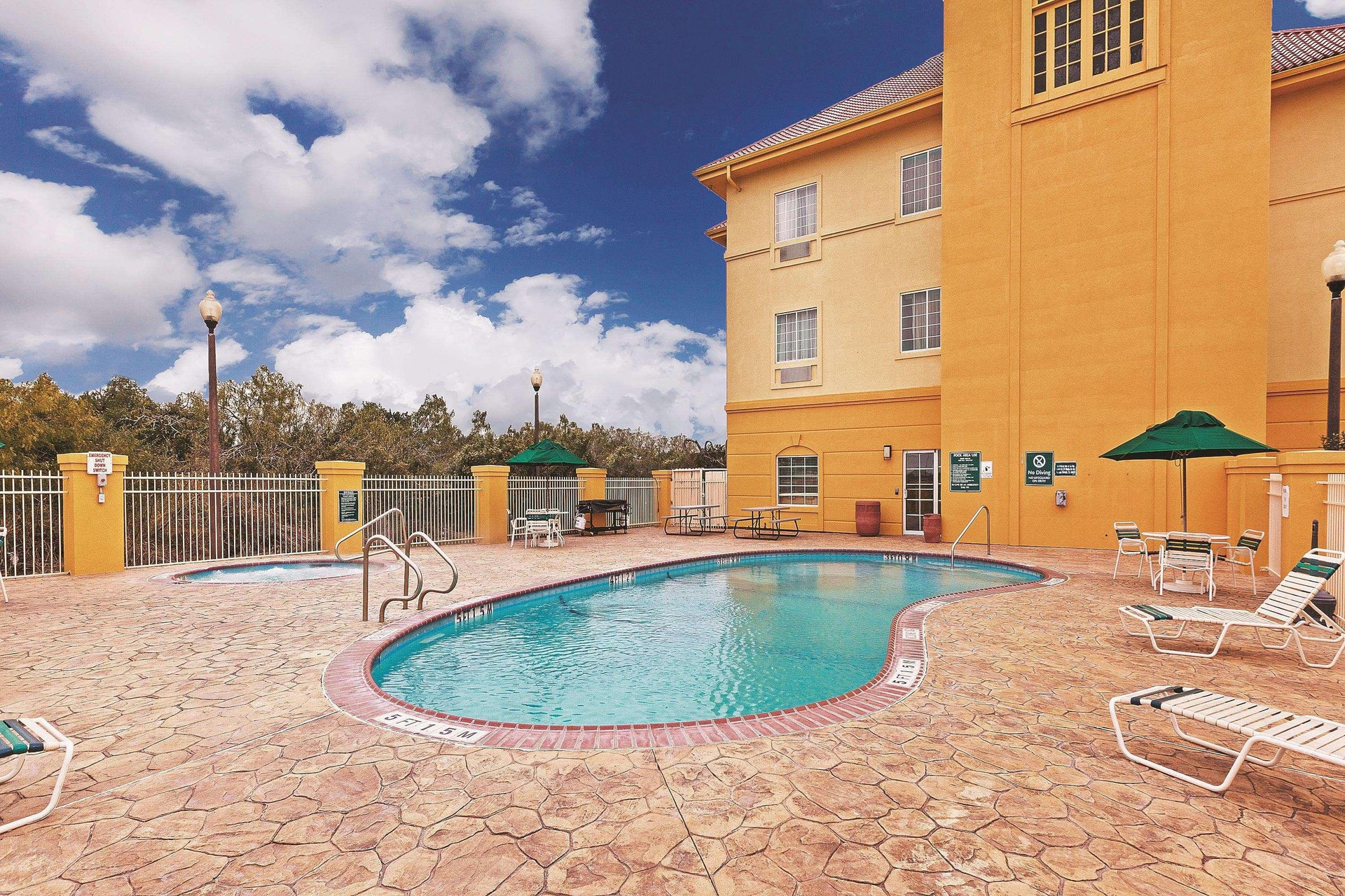 Vista Piscina La Quinta Inn & Suites by Wyndham Corpus Christi Northwest