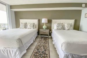 Alquiler Vacacional - Stunning ocean view remodeled 2 bedroom 2 bath condo, 908 South Hampton 2 Condo