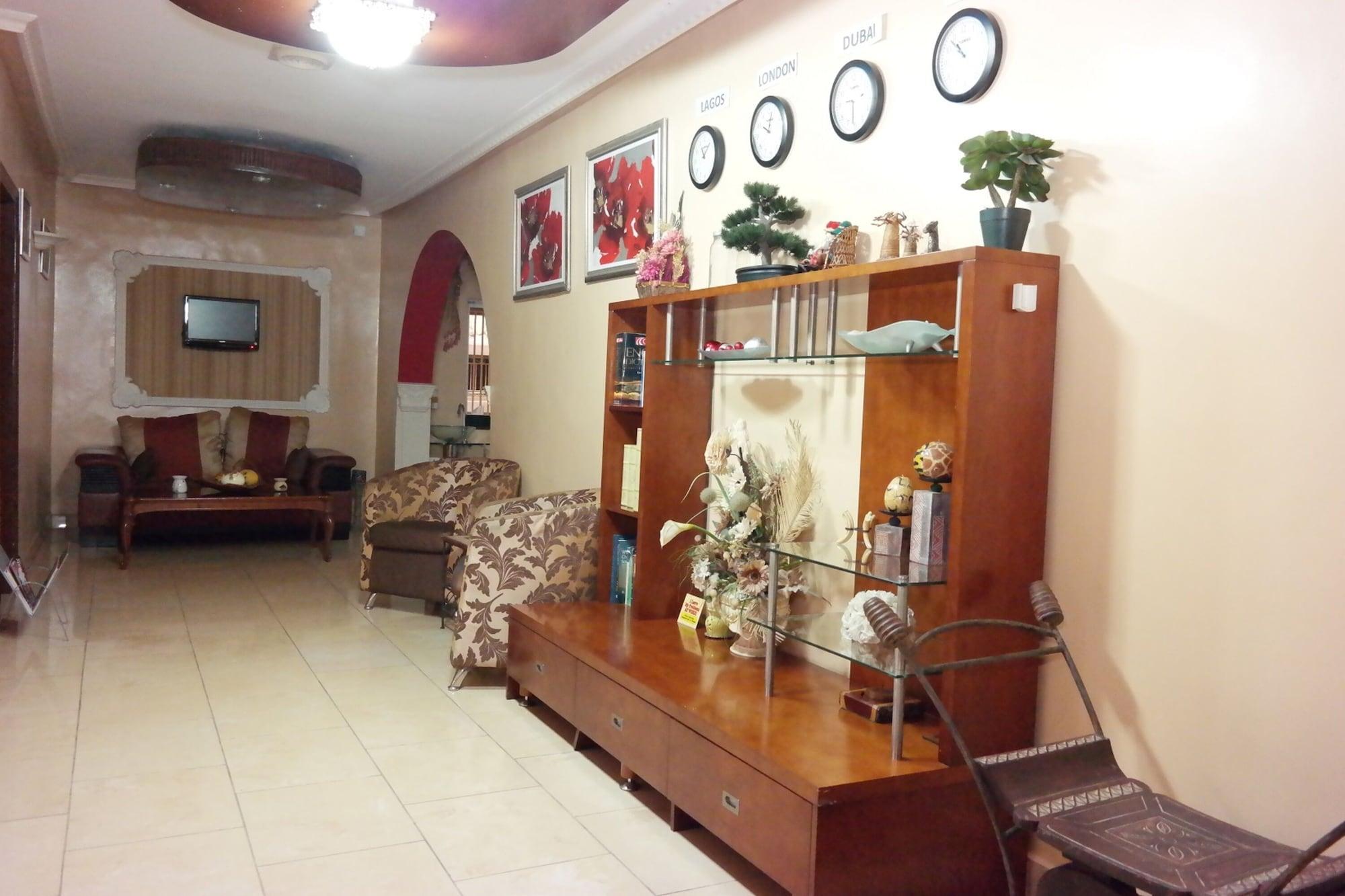 Vista Lobby Quiet Pools Inn and Residence