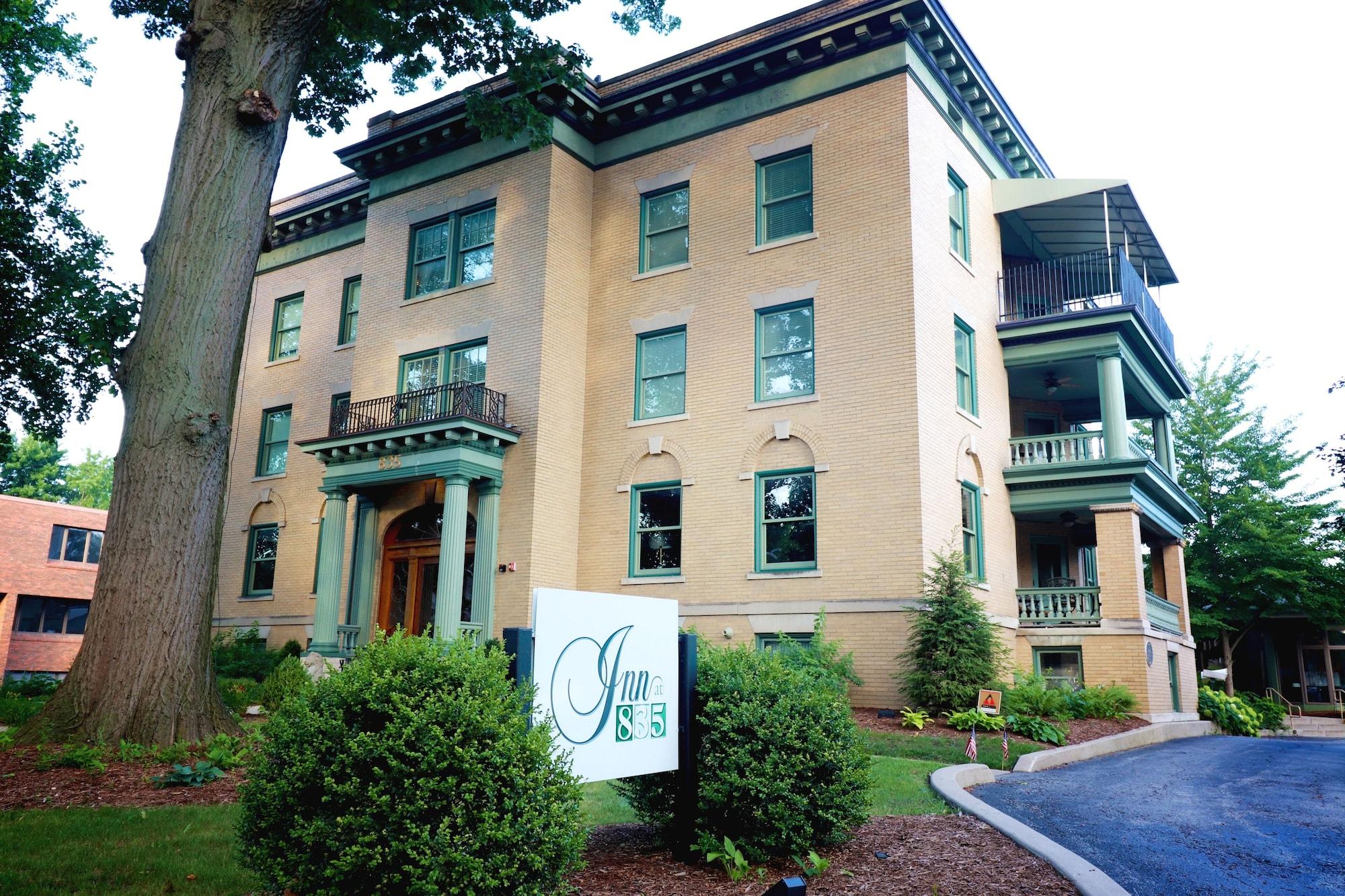 Vista Exterior Inn at 835 Boutique Hotel
