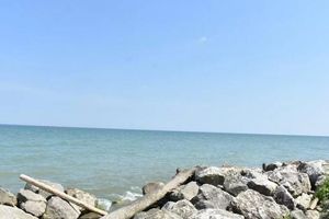 Alquiler Vacacional - Unplug and unwind at this cottage on Lake Erie bluff