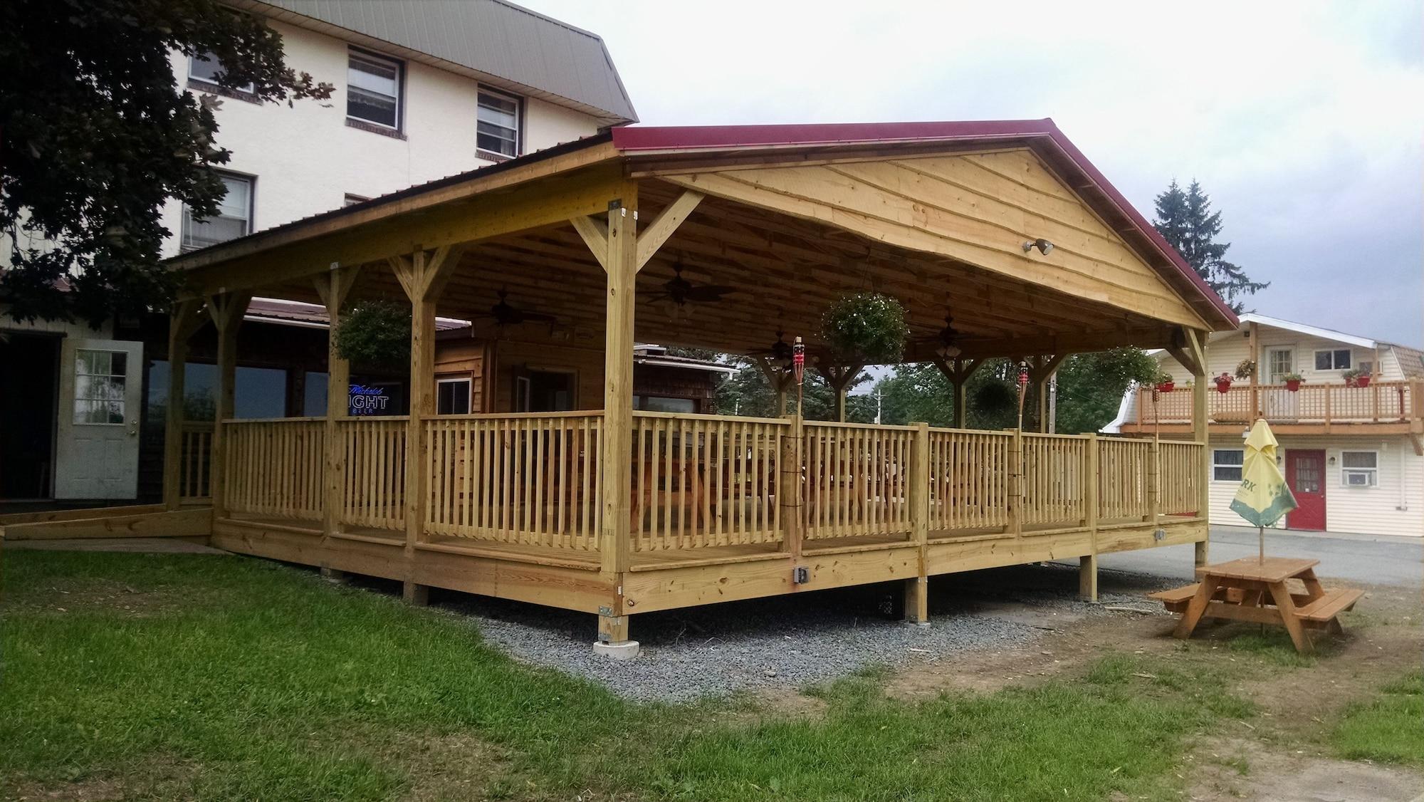 Varios Lakewood Lodge