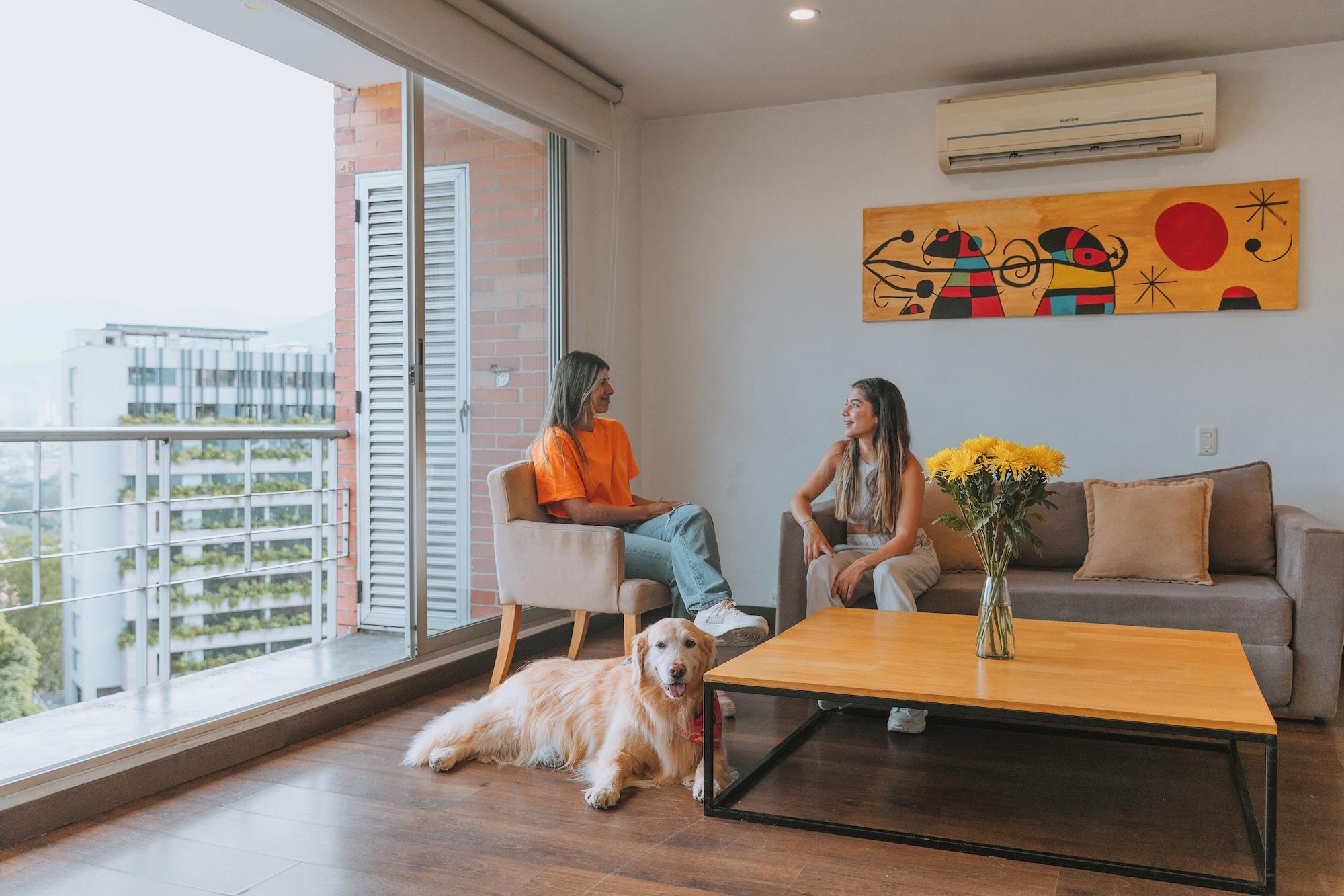 Vista Exterior Travelers Orange Suites