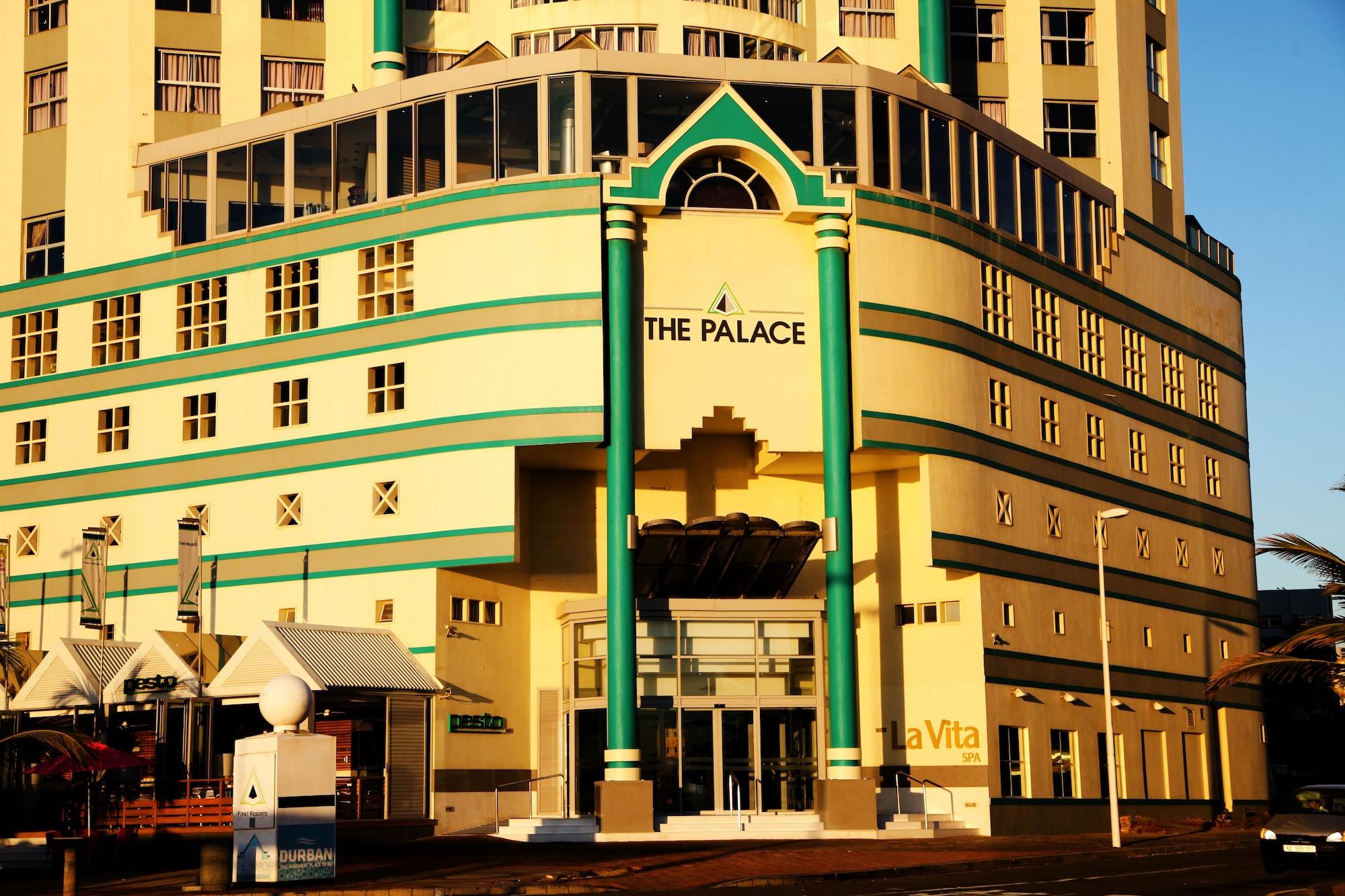 Vista Exterior First Group The Palace All-Suite