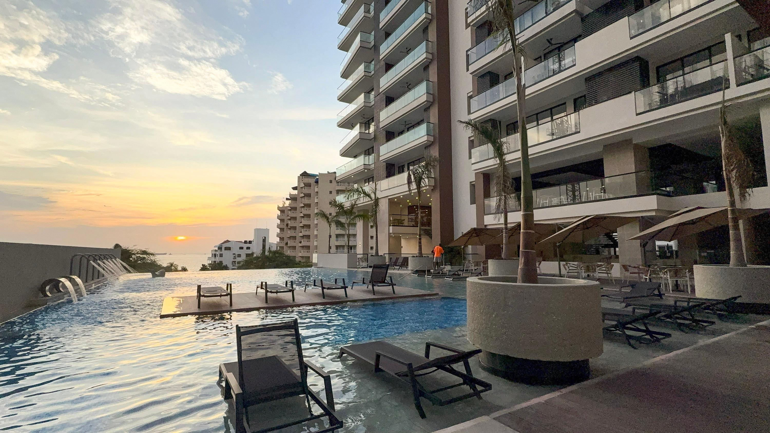 Vista Piscina Nuruma Suites by Avia Suites