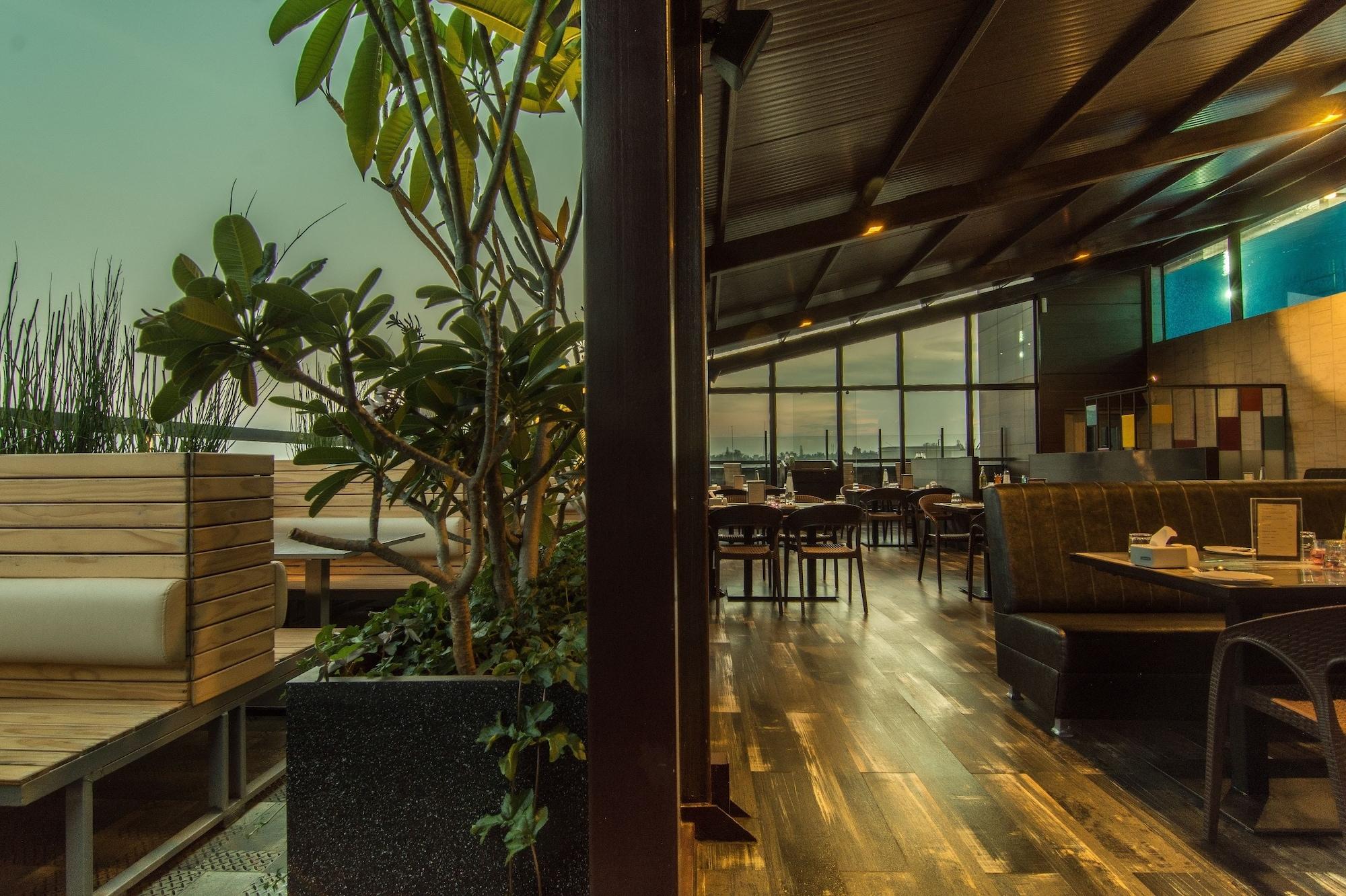 Bar/Salón Roopa Elite
