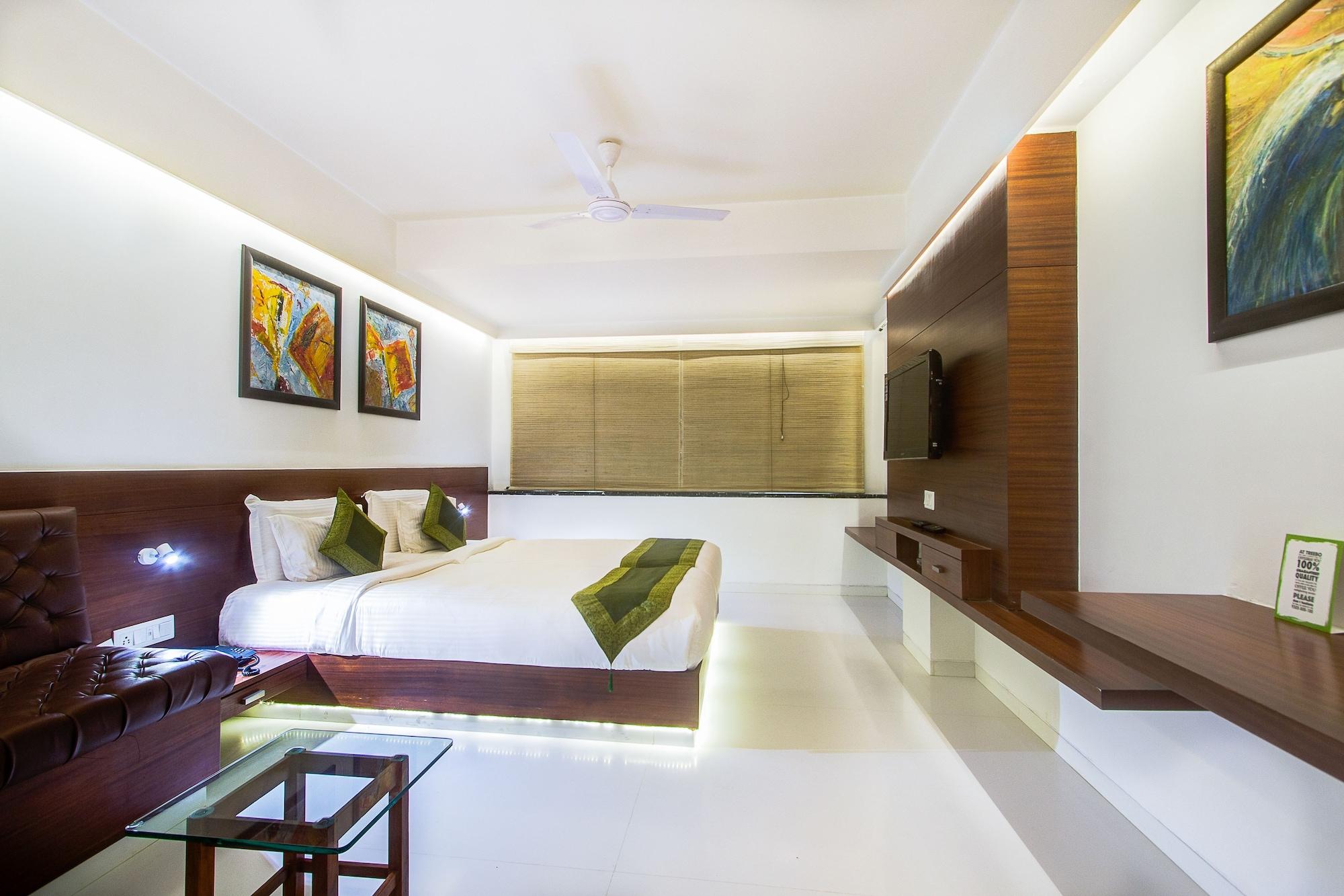 Varios Treebo Cherry Tree