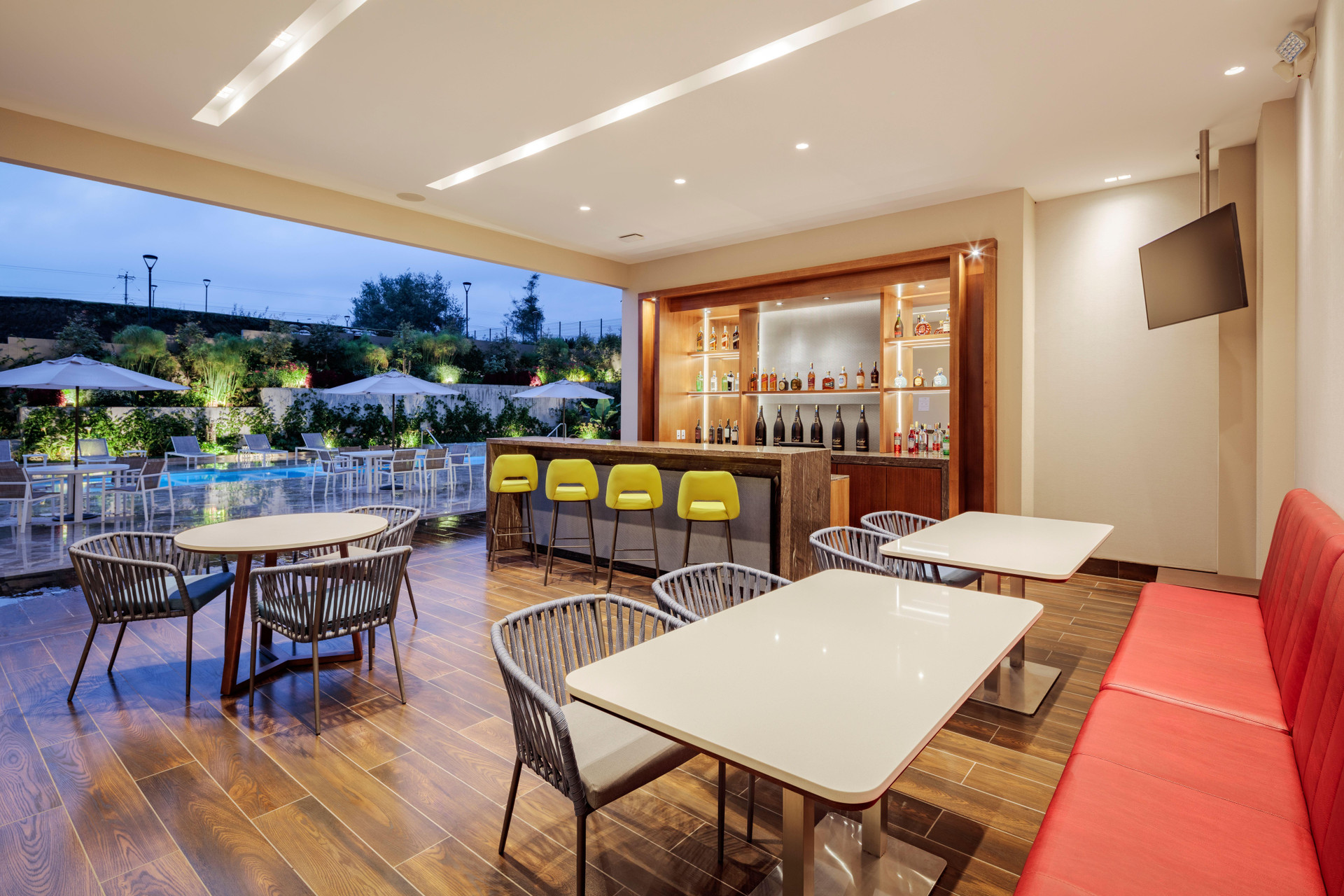 Bar/Salón Holiday Inn Quito Airport by IHG