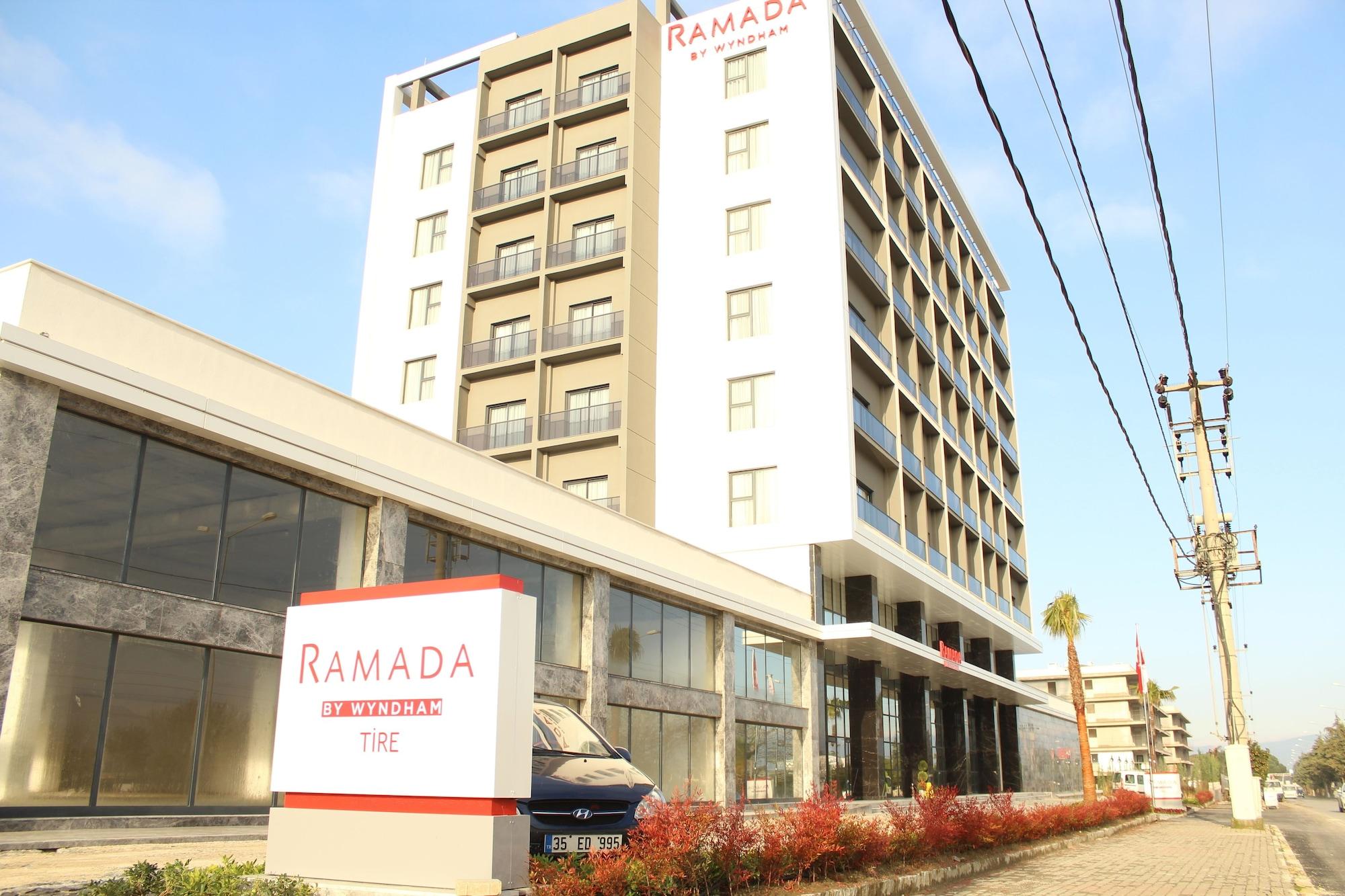 Vista Exterior Ramada by Wyndham Tire