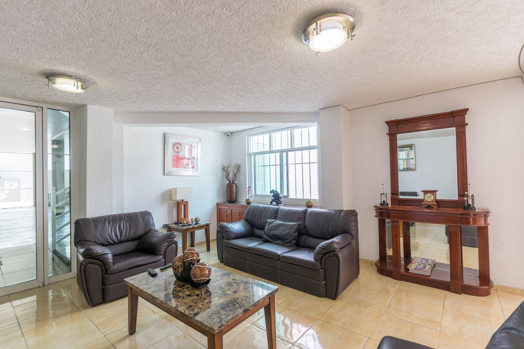 Vista Lobby Suites Poliforum Inn