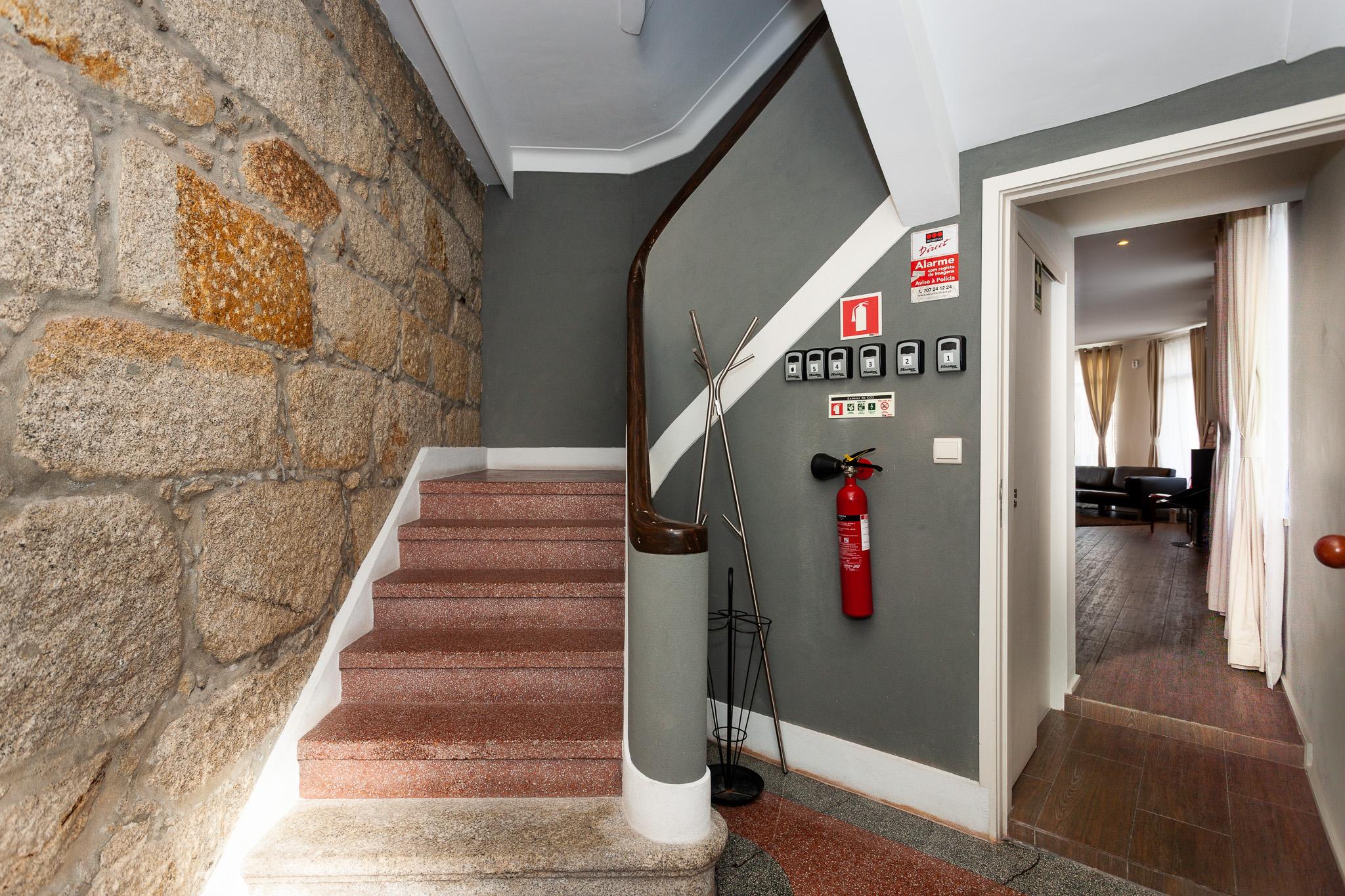 Vista Lobby BCharming House