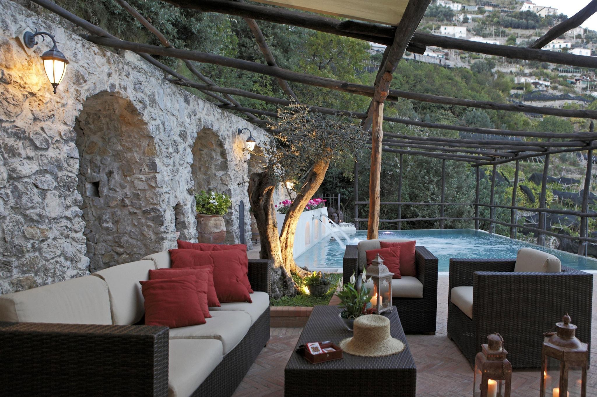 Vista Piscina Villa Alba d' Oro - Historic Luxury Villa