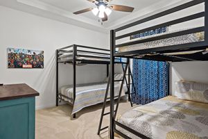 Alquiler Vacacional - Remodeled 4 bedroom plus office in Downtown Frisco, Texas.