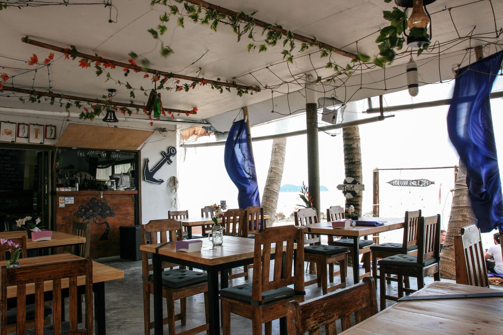 Bar/Salón Hinkong Hut