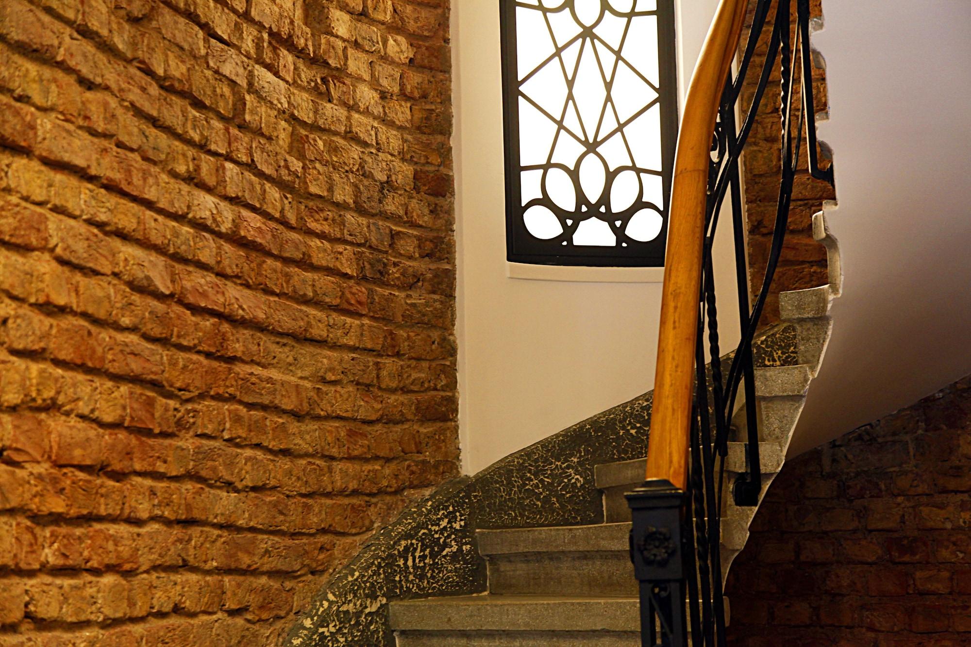 Varios Frida Suites and Aparts