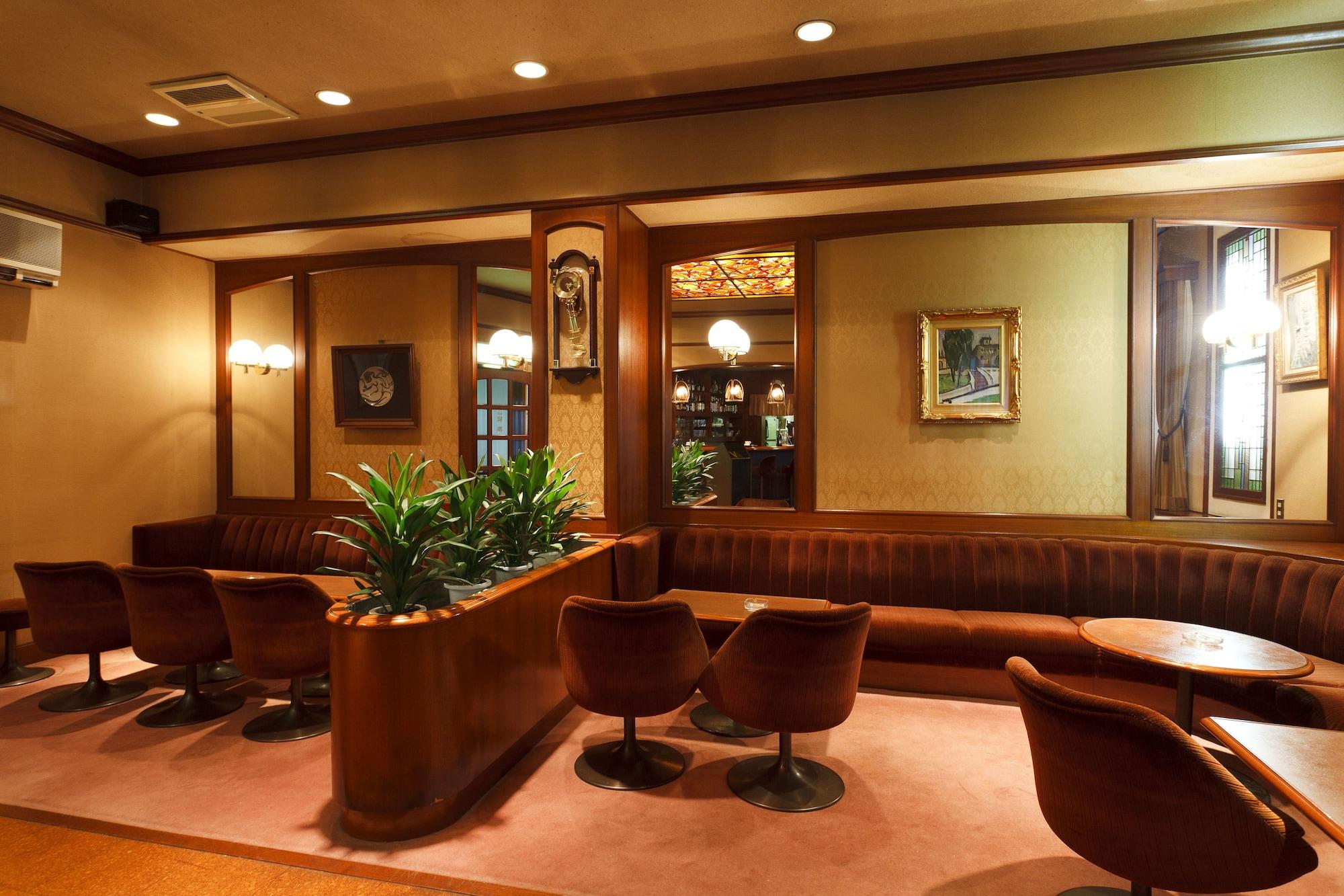 Bar/Salón Fukuzumiro