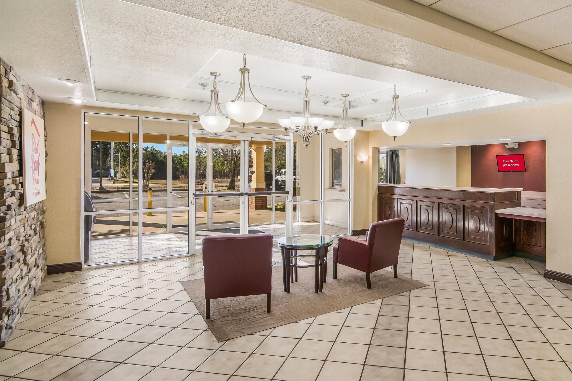 Vista Lobby Red Roof Inn & Suites Pensacola East - Milton