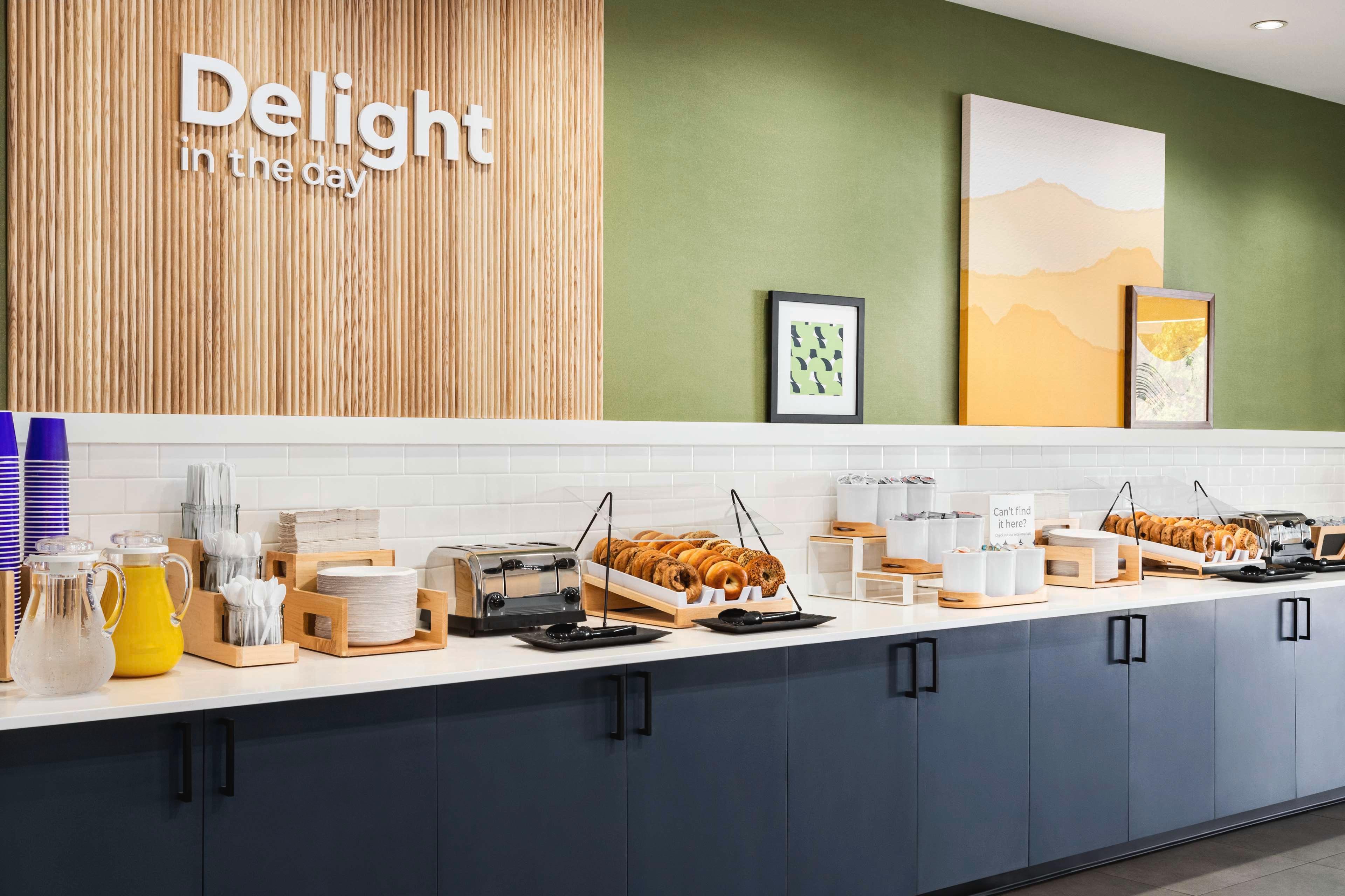 Restaurant Spark by Hilton Orlando Universal Blvd