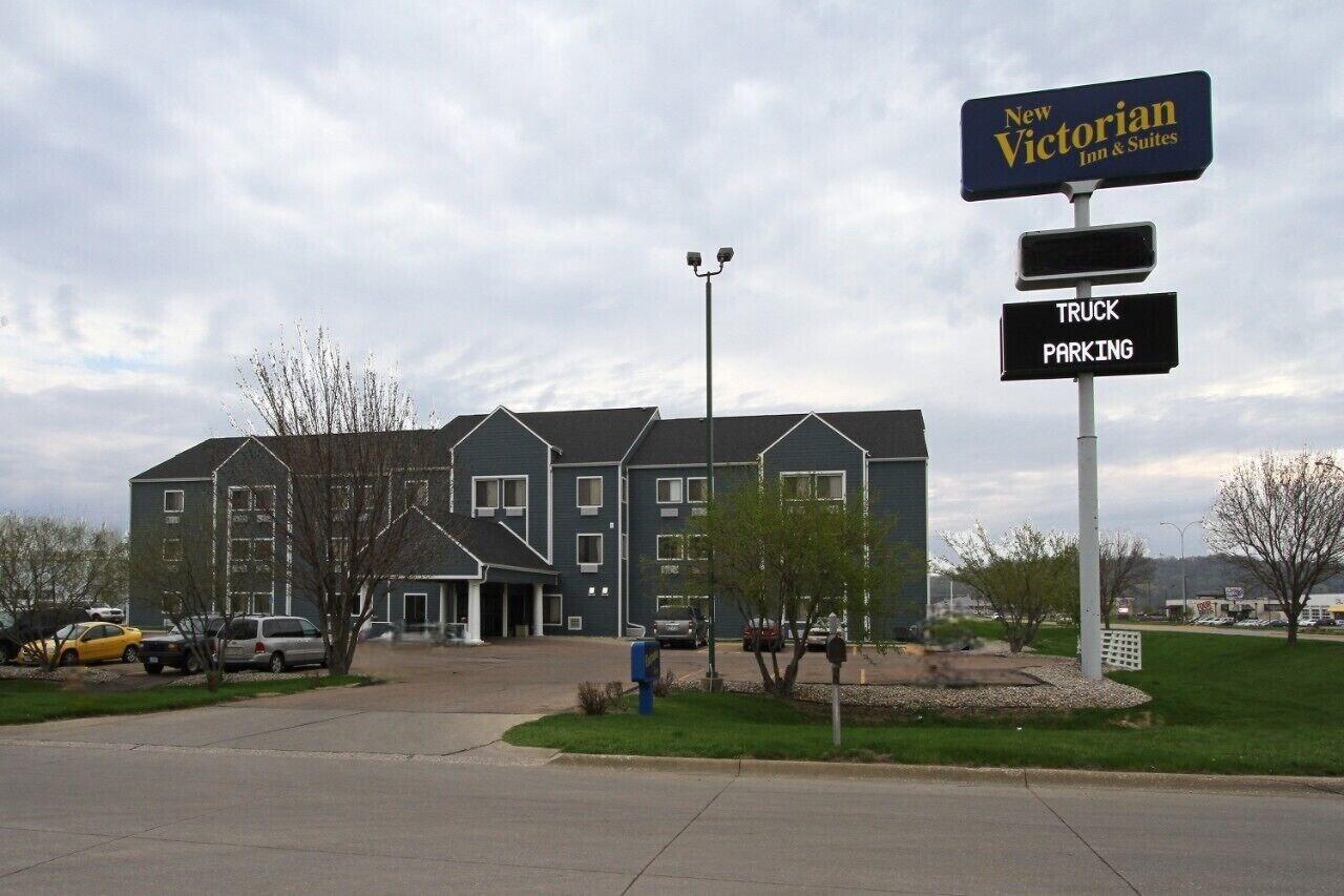 Varios New Victorian Inn & Suites in Sioux City, IA