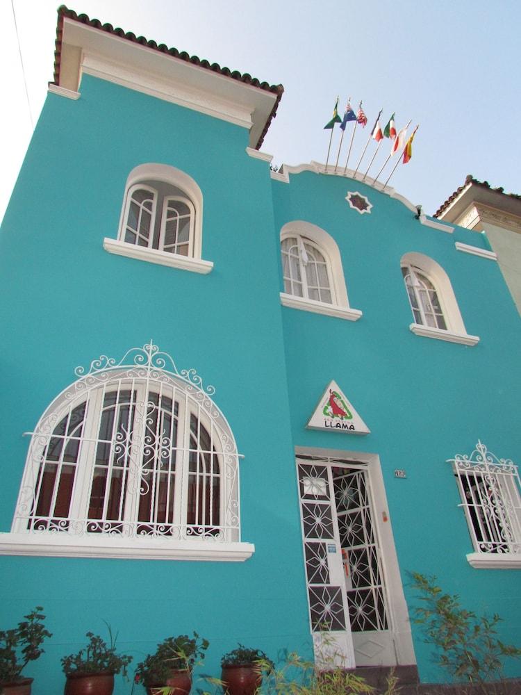 Varios Red Llama Eco Hostel