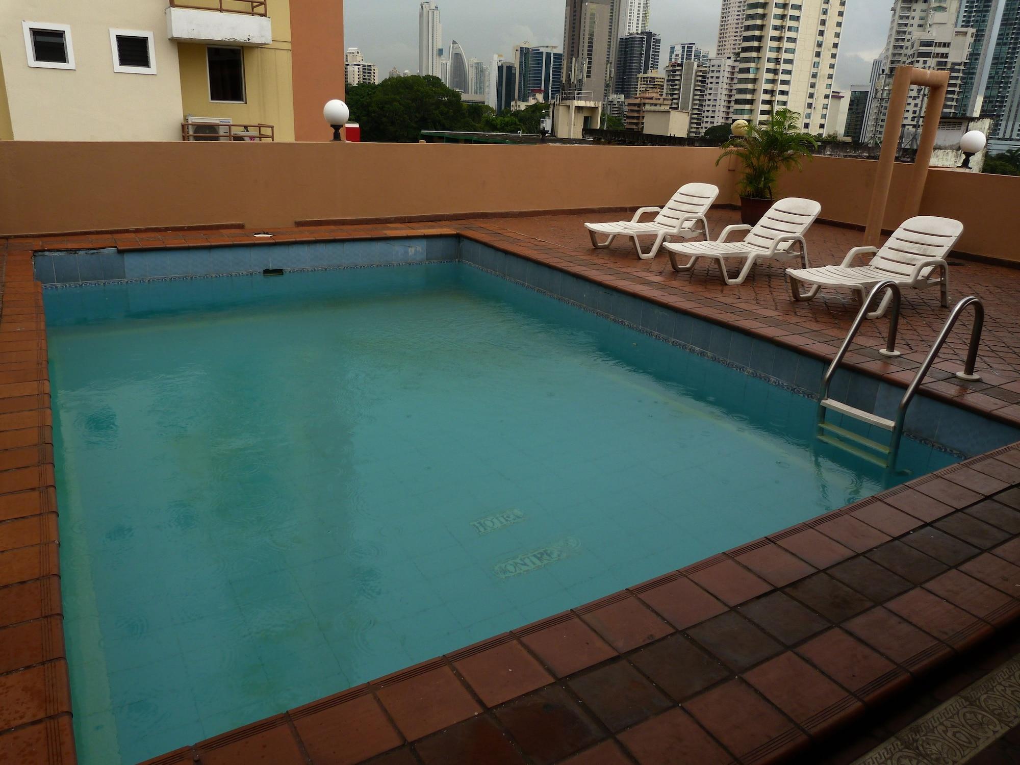 Vista Piscina Hotel Montreal