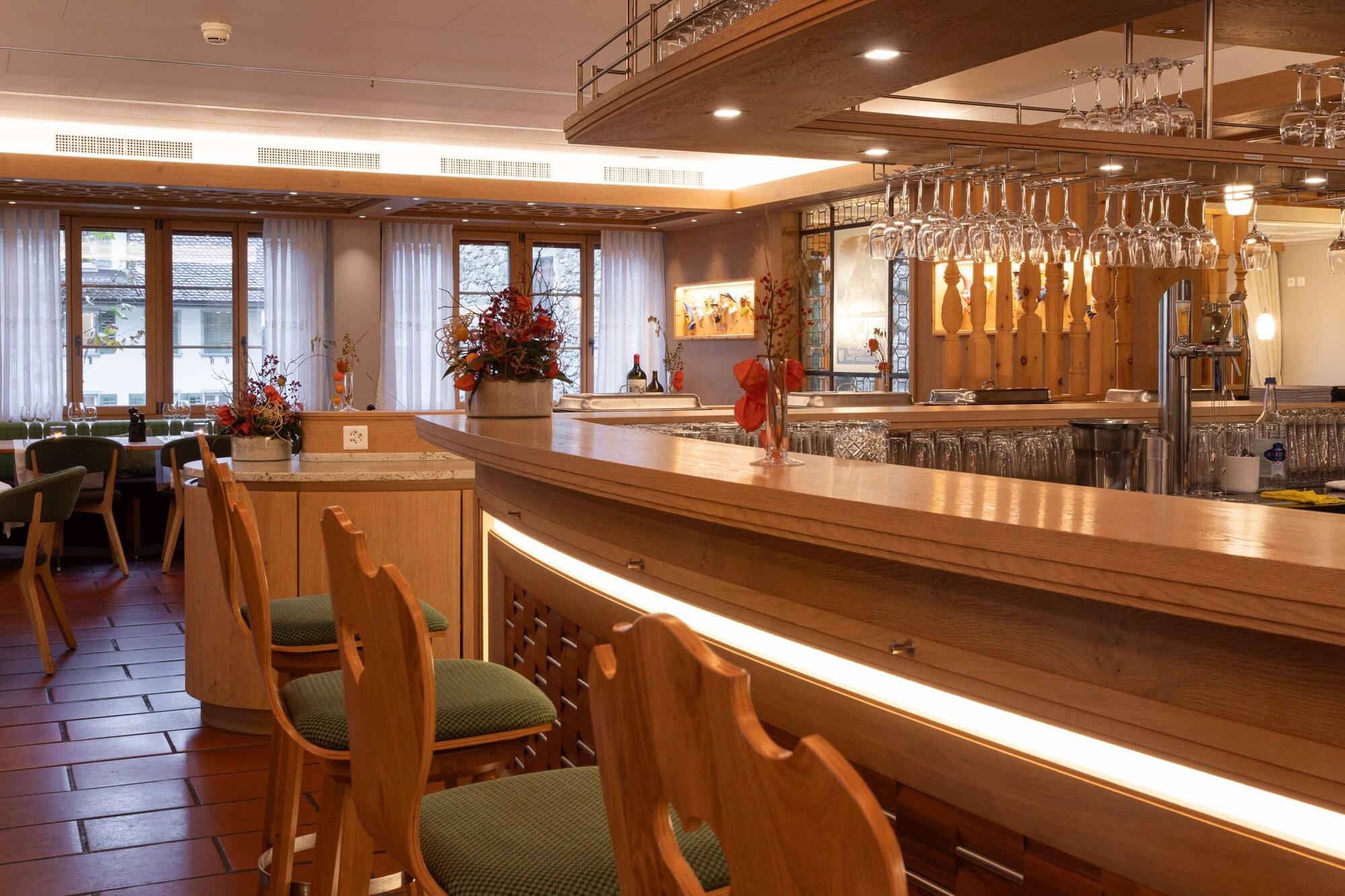 Bar/Salón Wysses Rössli