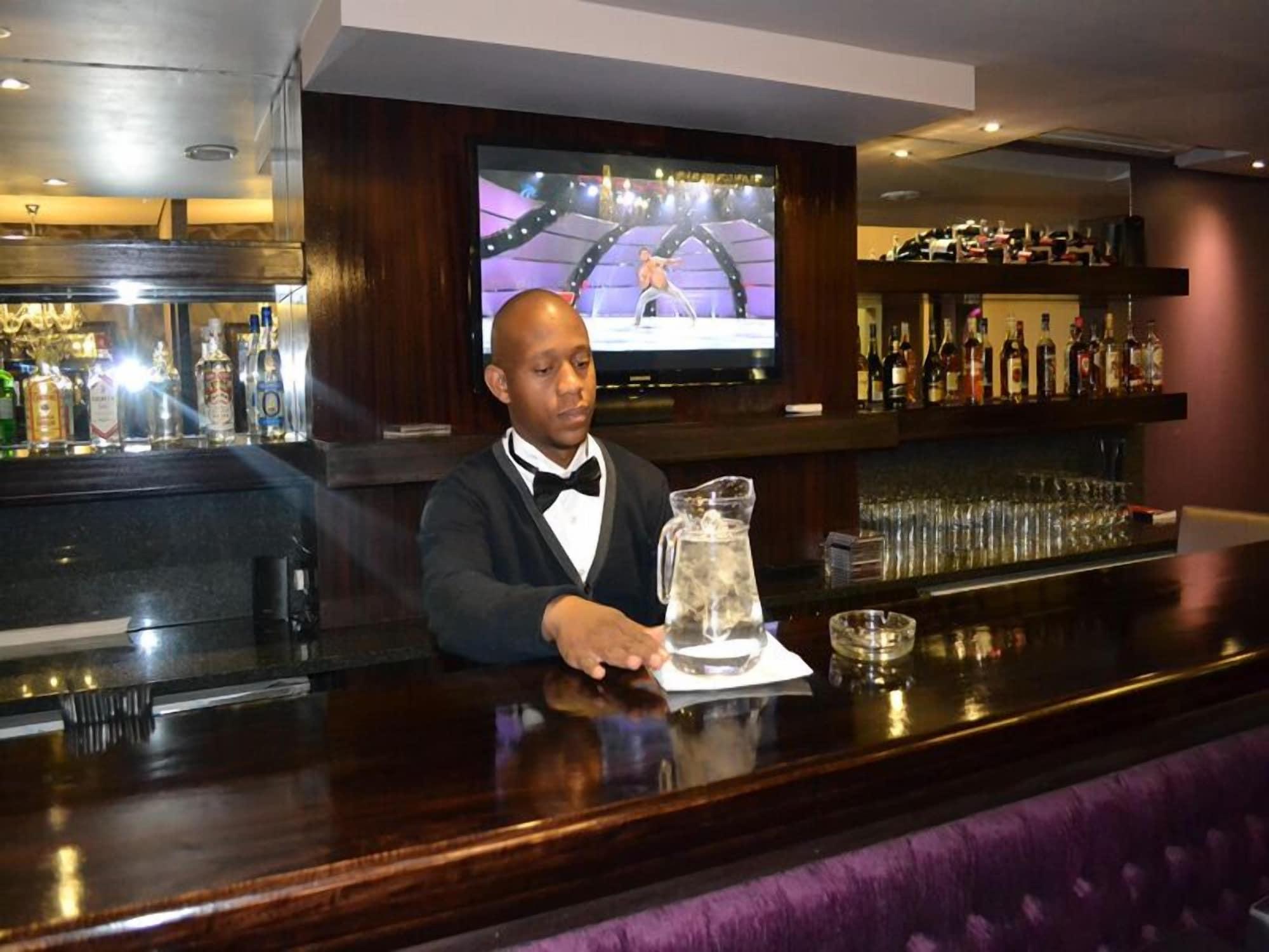 Bar/Salón President Hotel & Conference Venue