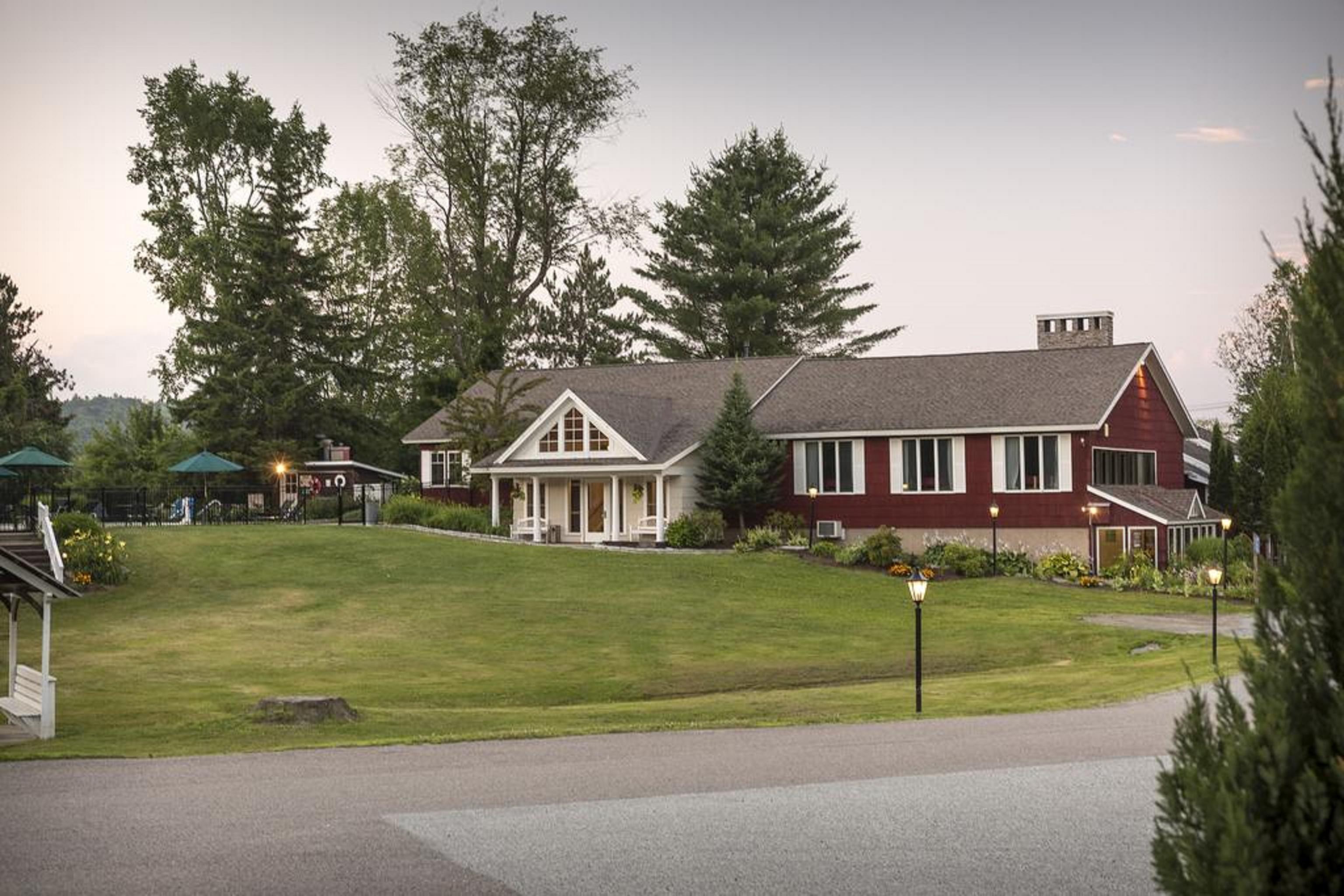 Vista Exterior Bluebird Cady Hill Lodge