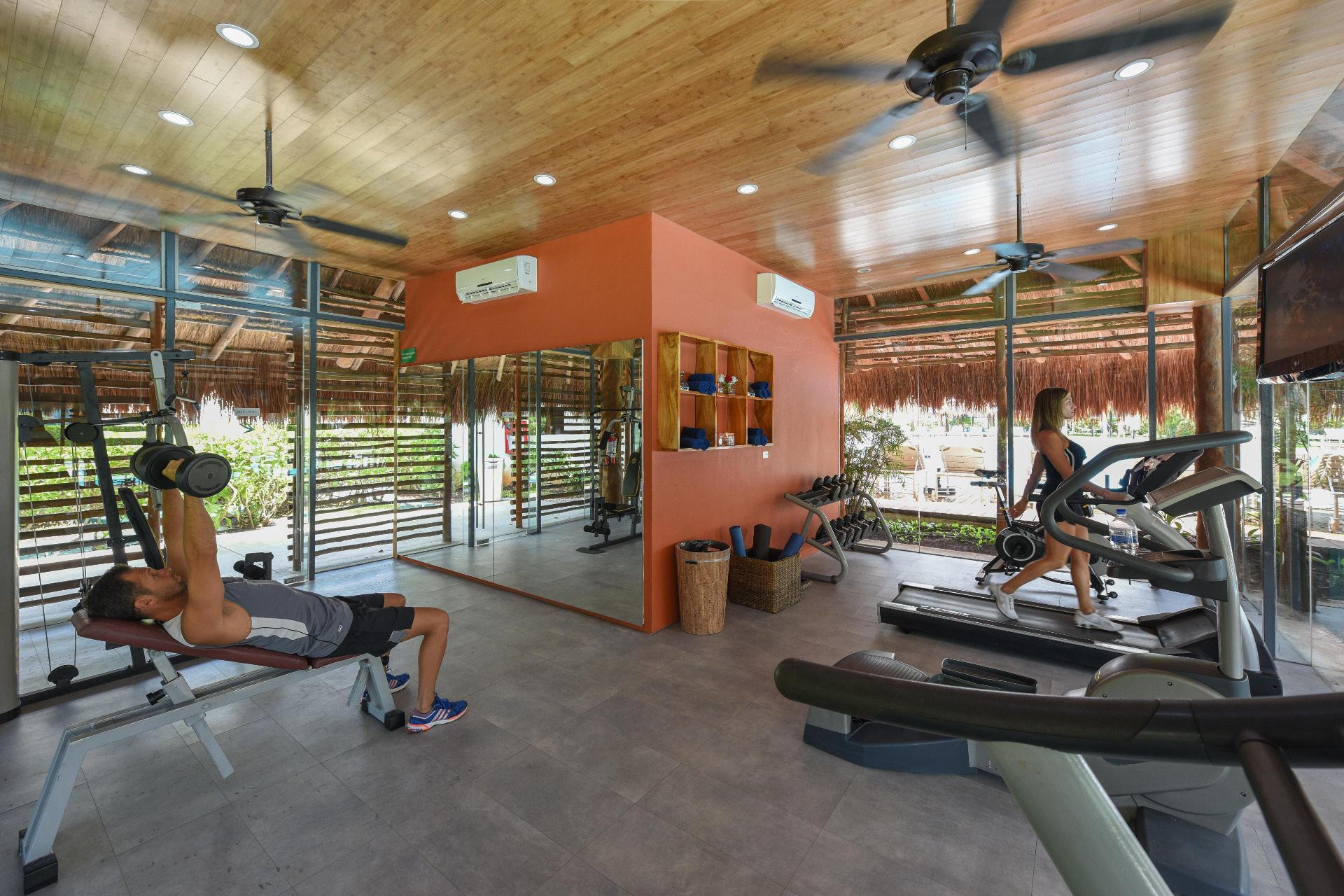 Gimnasio Privilege Aluxes Isla Mujeres Adults Only