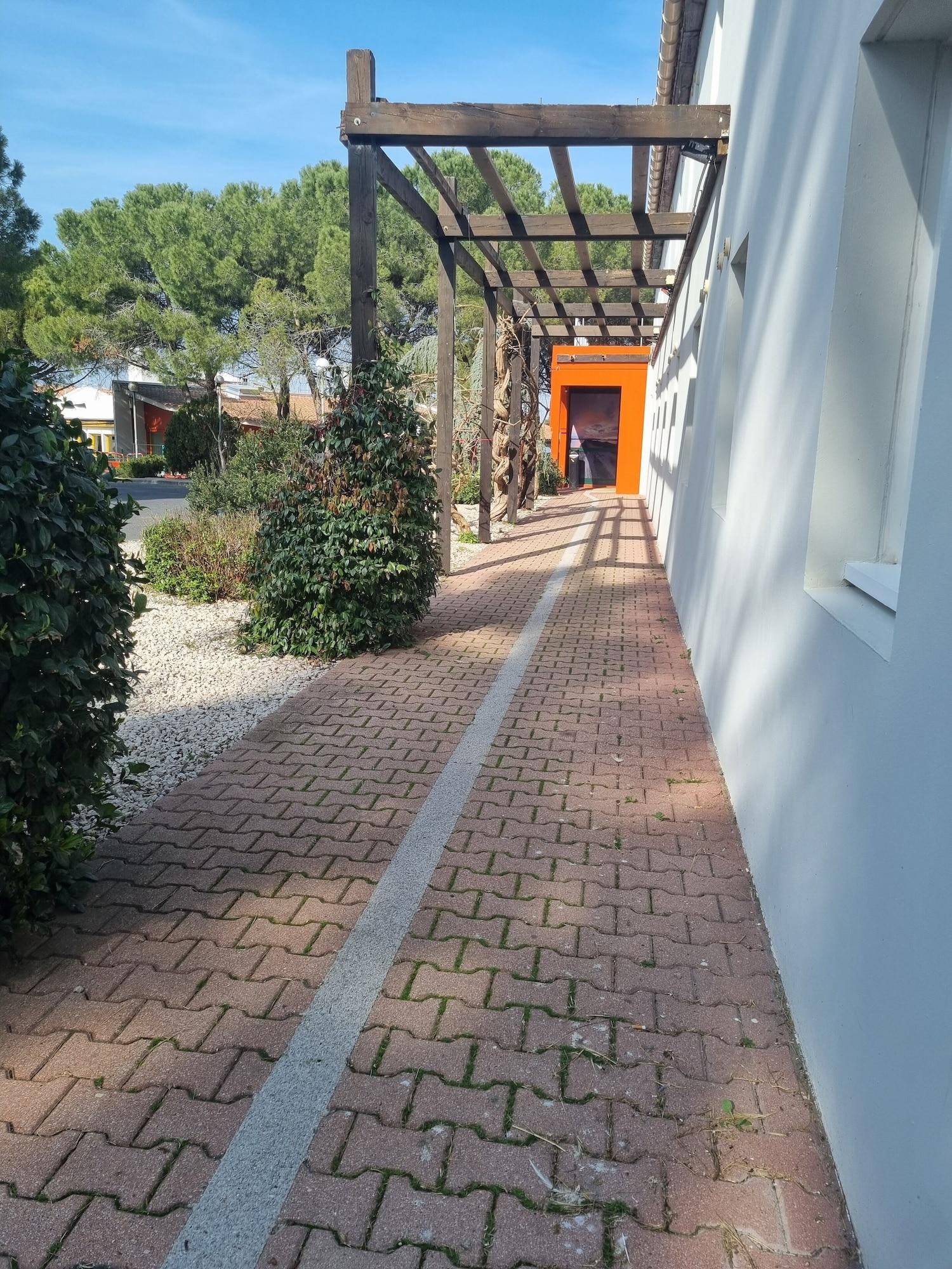 Vista Exterior ACE Hôtel Travel Fabrègues - A9 Montpellier Sud