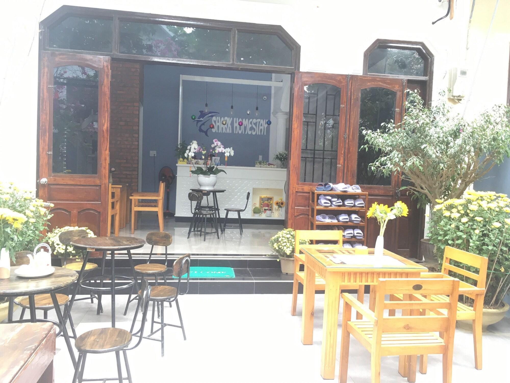 Restaurant Shark Hotel - Hostel