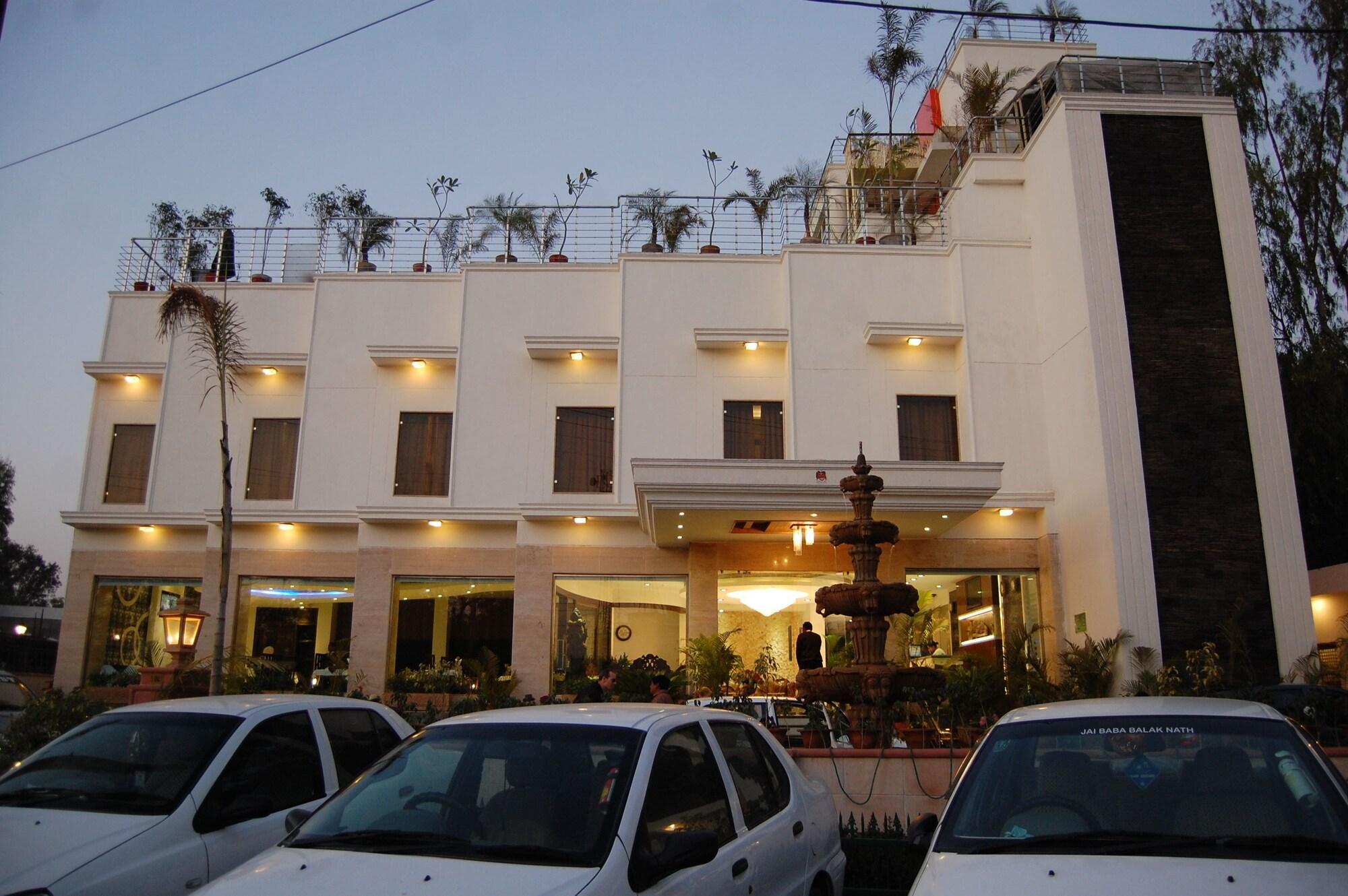 Varios Hotel Taj Resorts