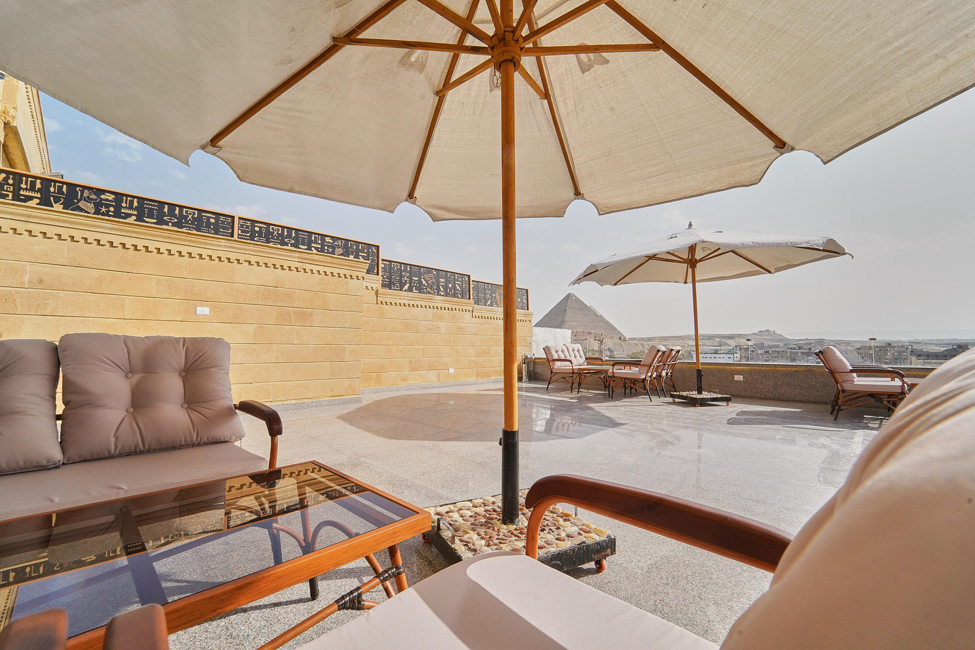 Vista Exterior Pyramids Secret Hotel